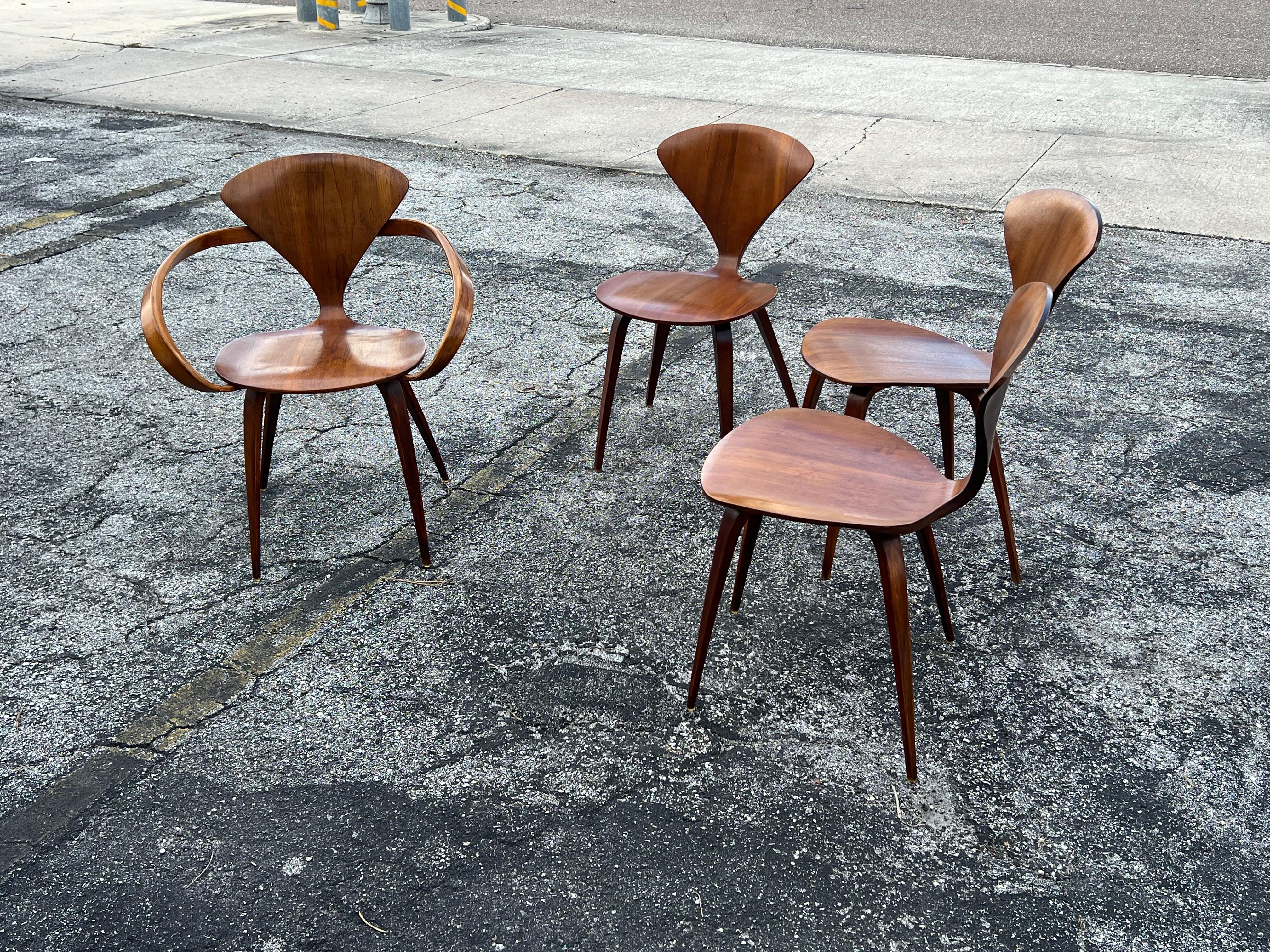 Sillón vintage Norman Cherner Plycraft  Y Tres Sillas Laterales ca' 1950's en venta 1