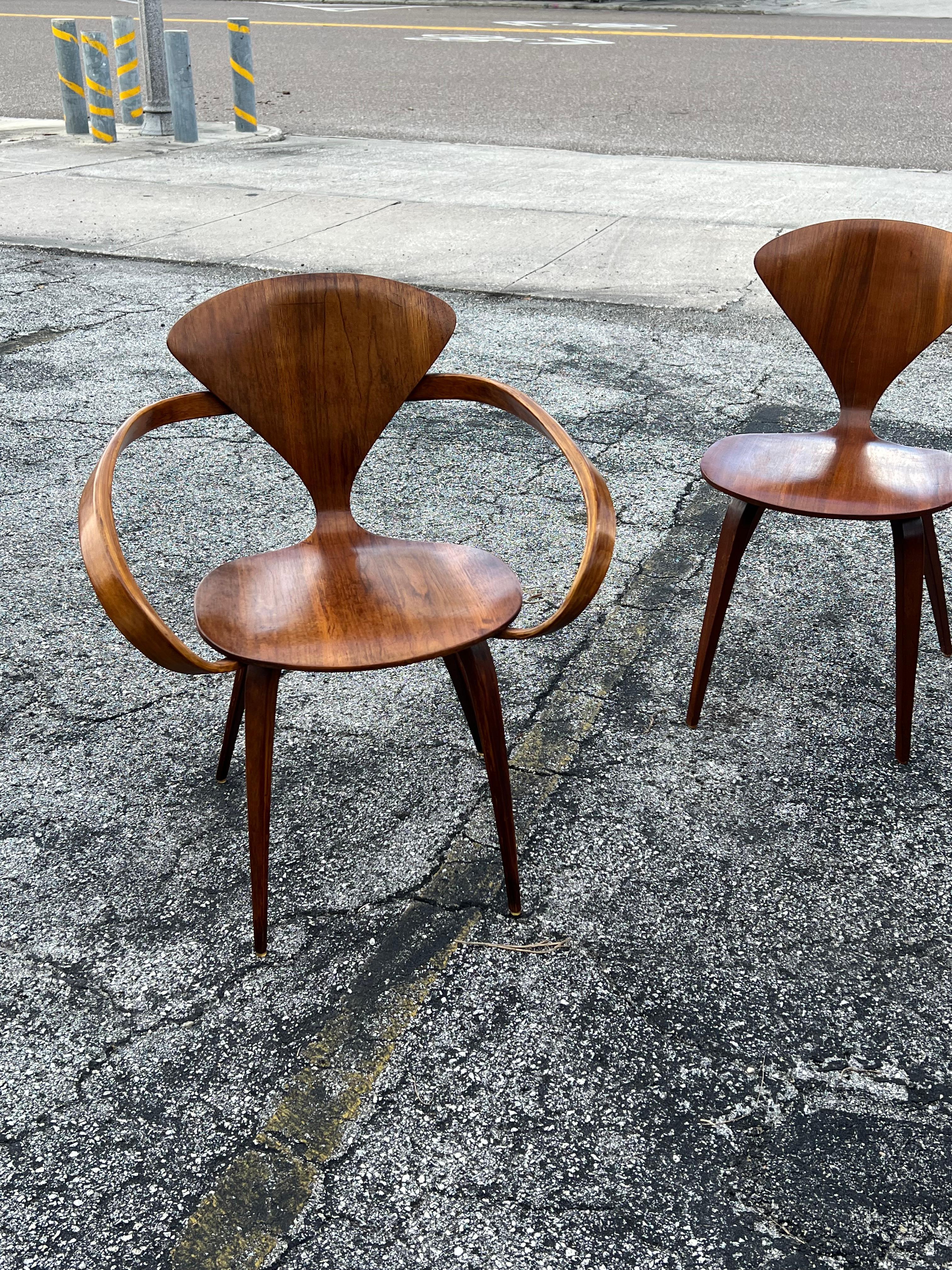 Sillón vintage Norman Cherner Plycraft  Y Tres Sillas Laterales ca' 1950's en venta 2