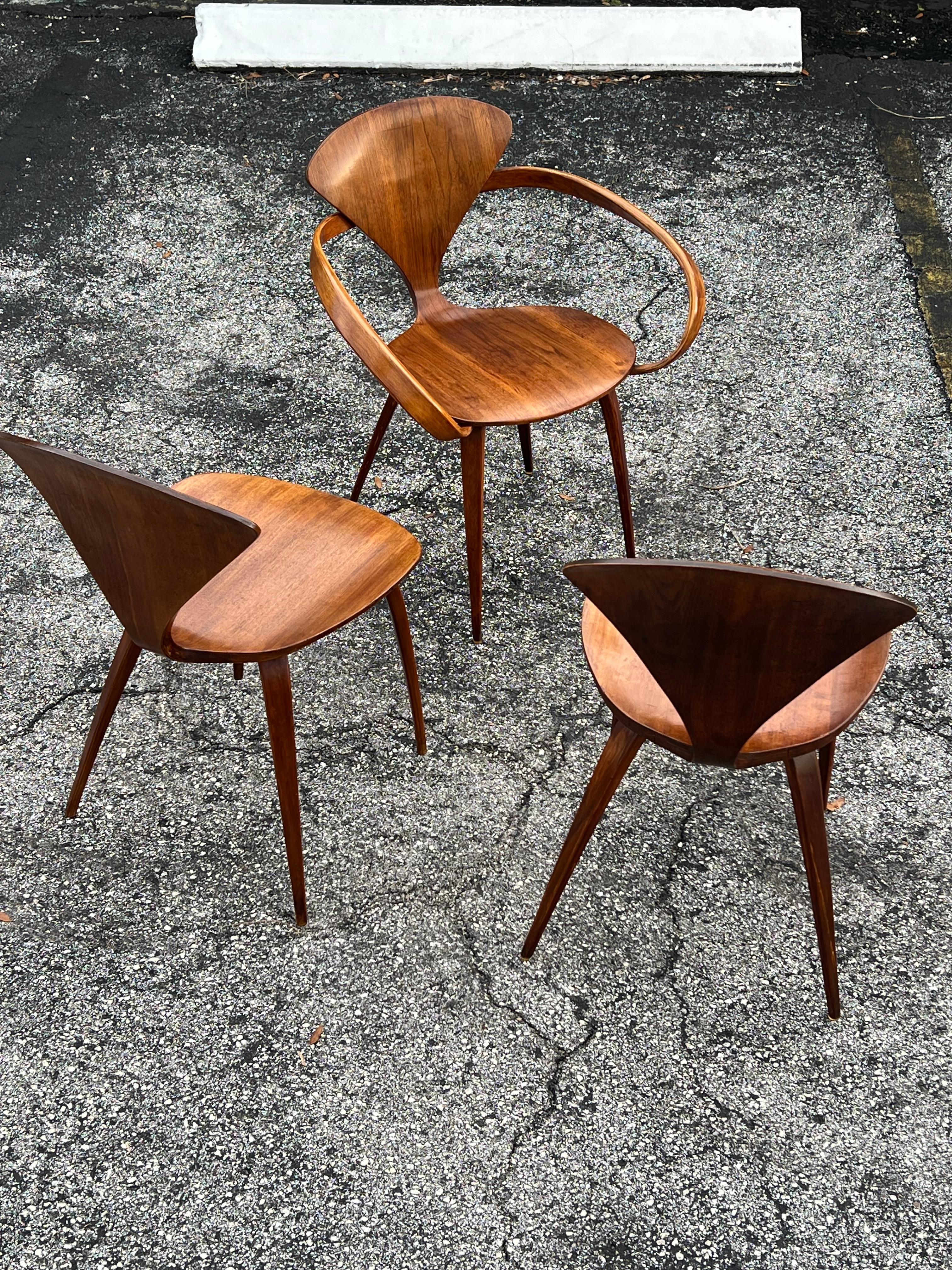 A Vintage Norman Cherner Plycraft Sessel  Und zwei Beistellstühle ca' 1950er Jahre (Mitte des 20. Jahrhunderts) im Angebot
