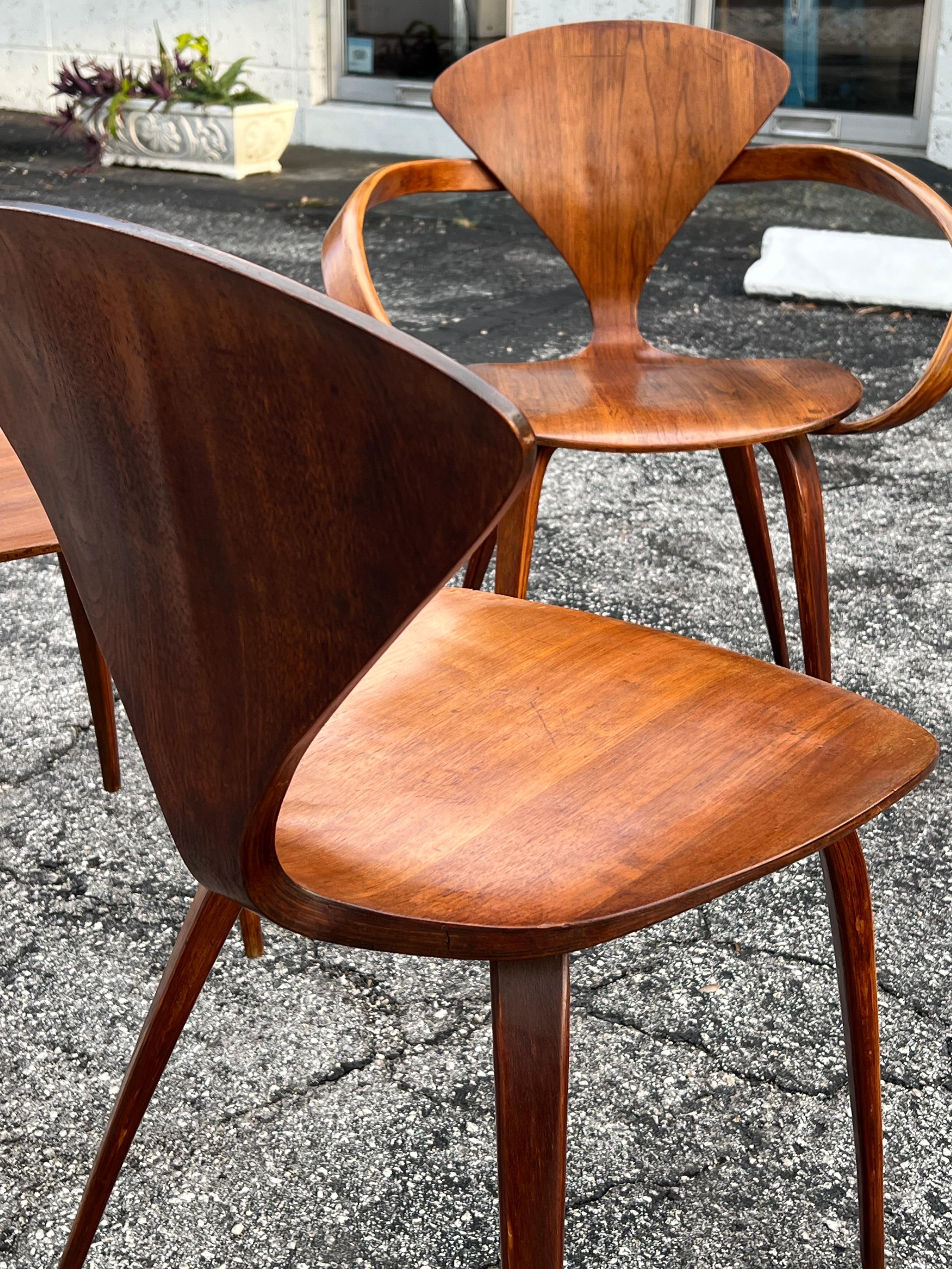 A Vintage Norman Cherner Plycraft Sessel  Und zwei Beistellstühle ca' 1950er Jahre (Ahornholz) im Angebot