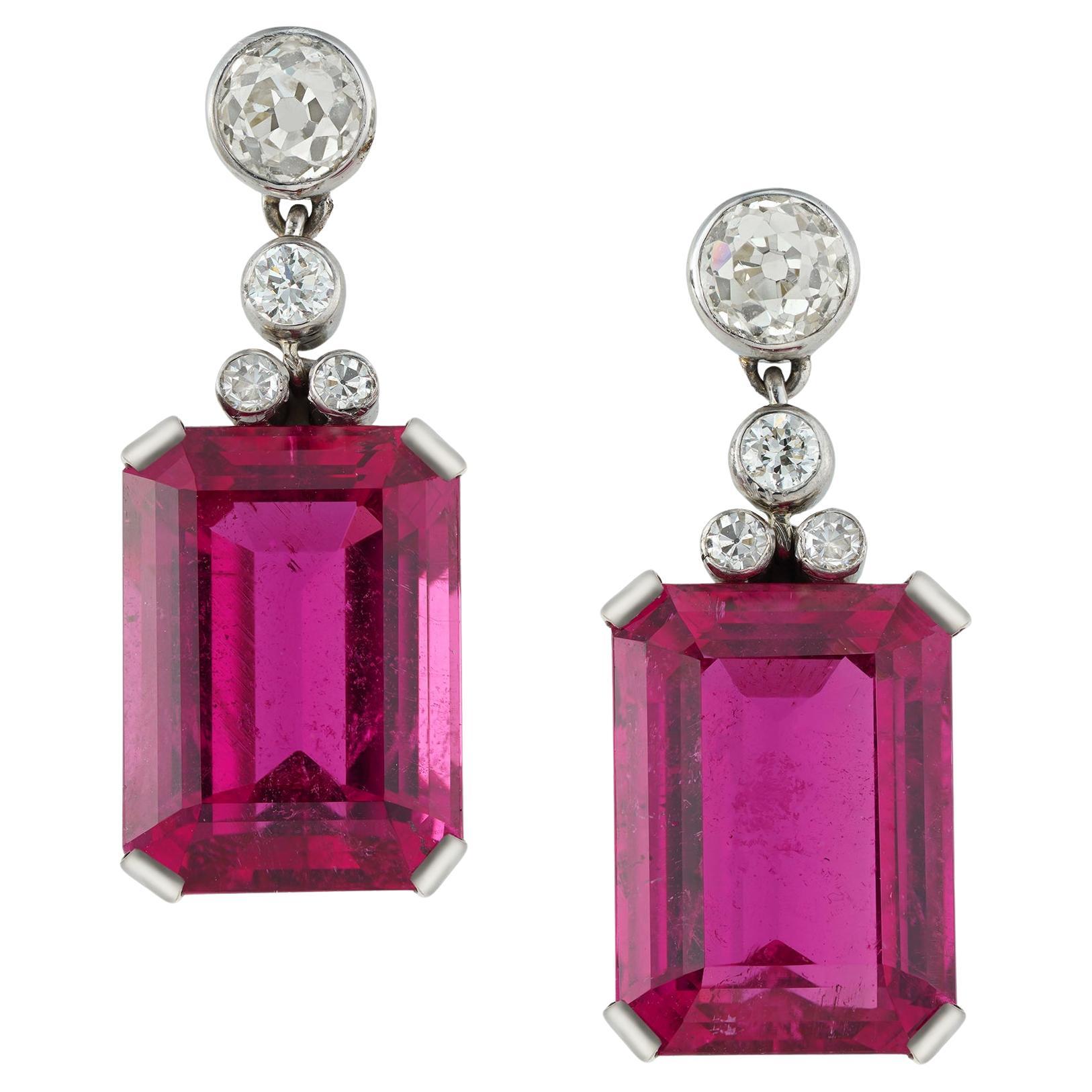 Un par de pendientes vintage de rubelita y diamantes