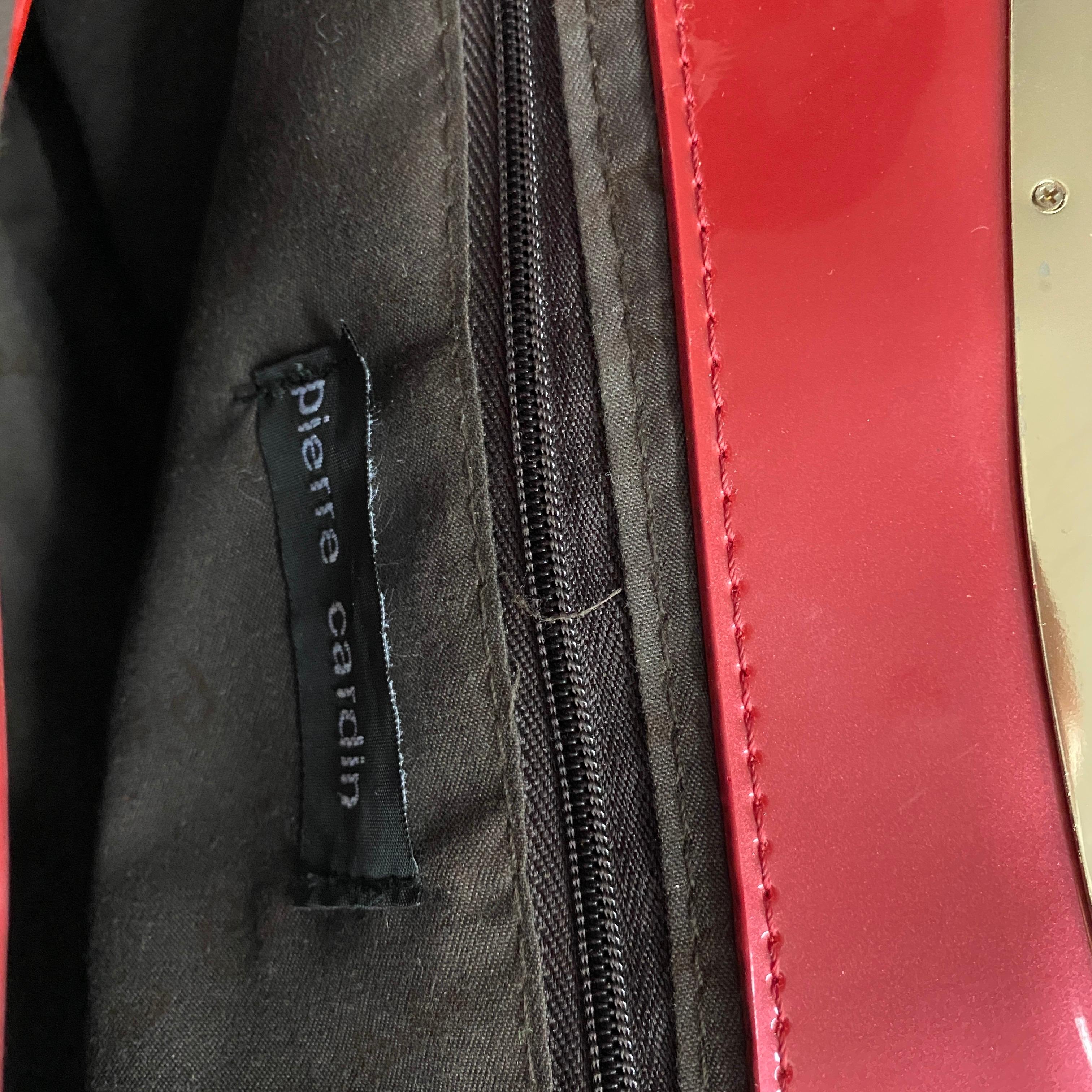 Bolso vintage Pierre Cardin de plástico rosa y latón de los años 80 6
