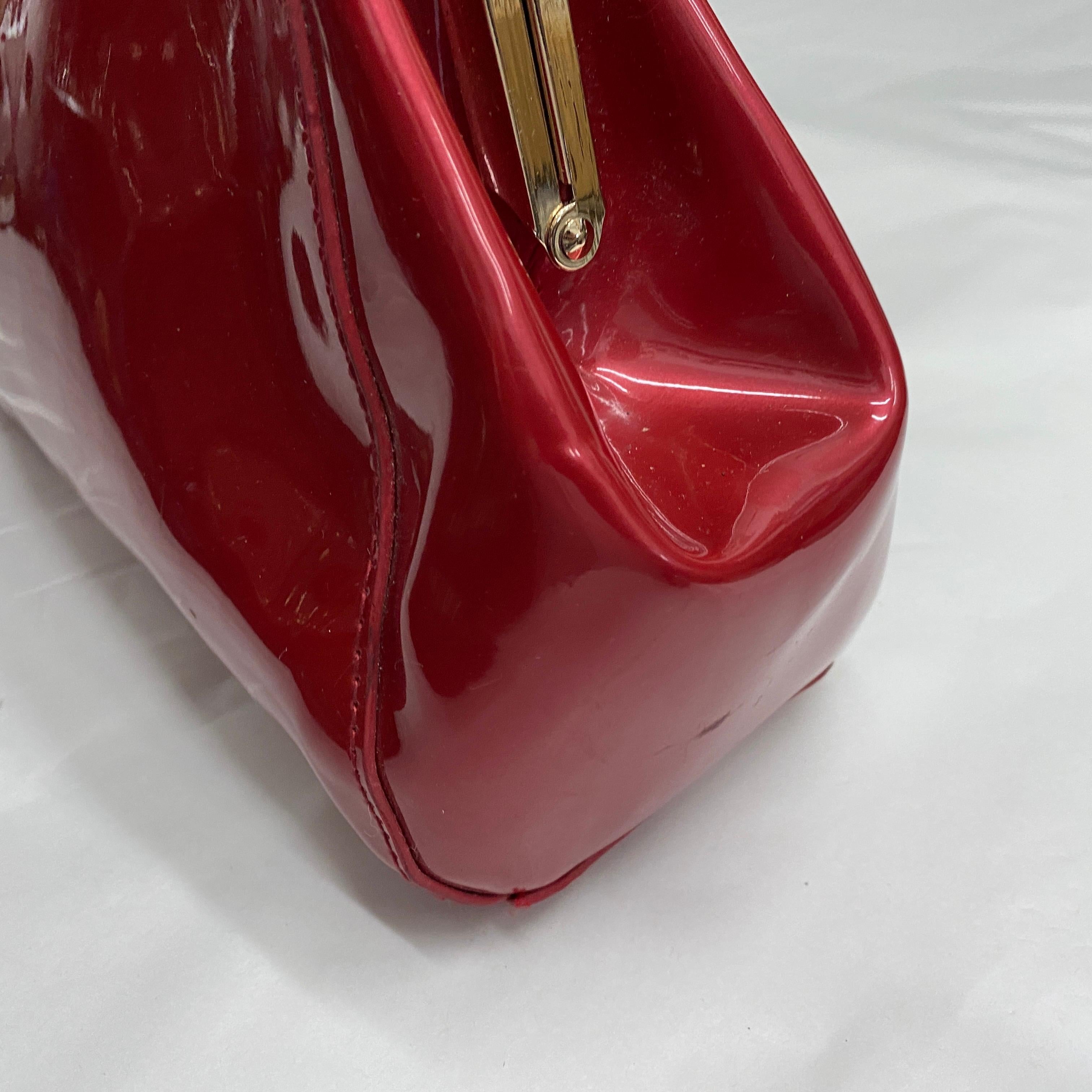 Bolso vintage Pierre Cardin de plástico rosa y latón de los años 80 Marrón