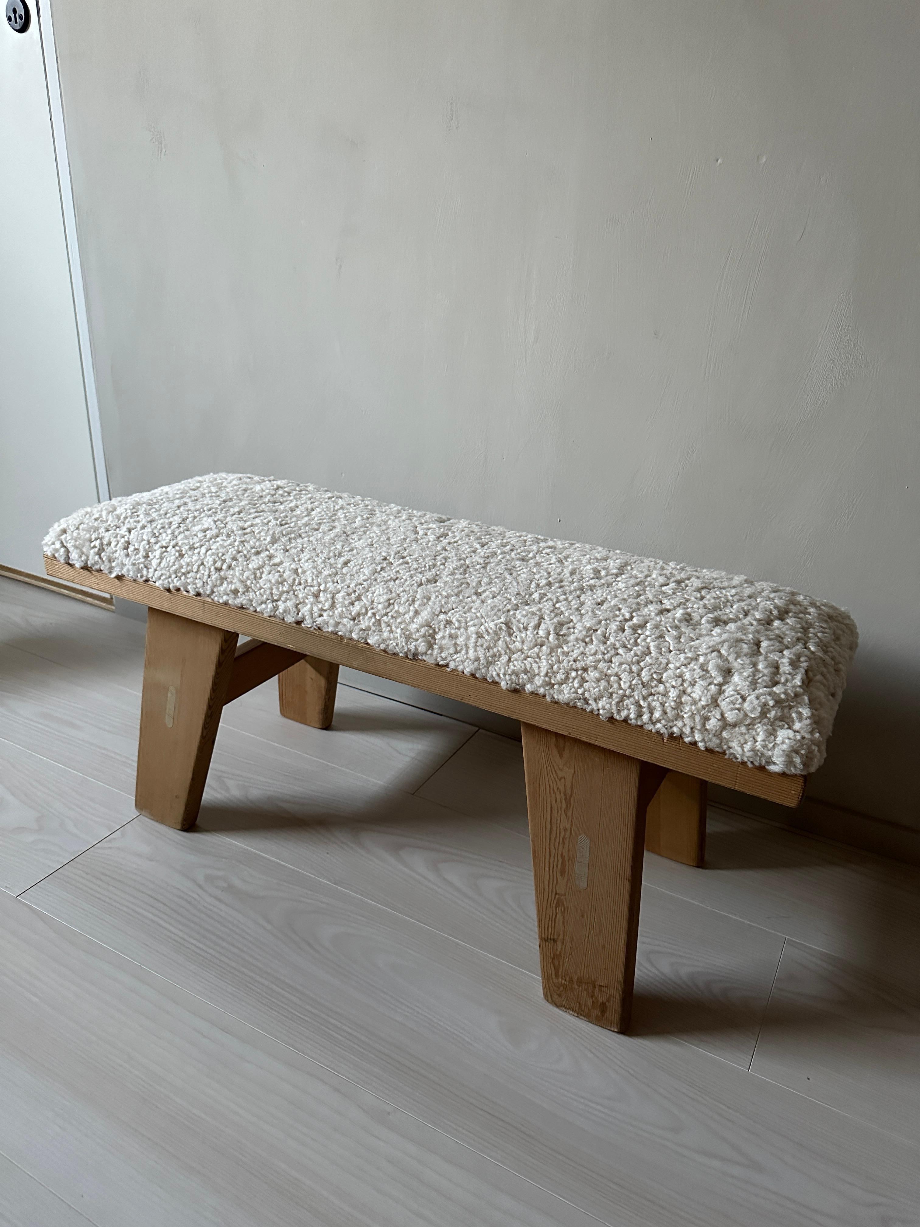 A Vintage Pinewood Bench by Krogenæs, Norway 1960s In Good Condition In Hønefoss, 30