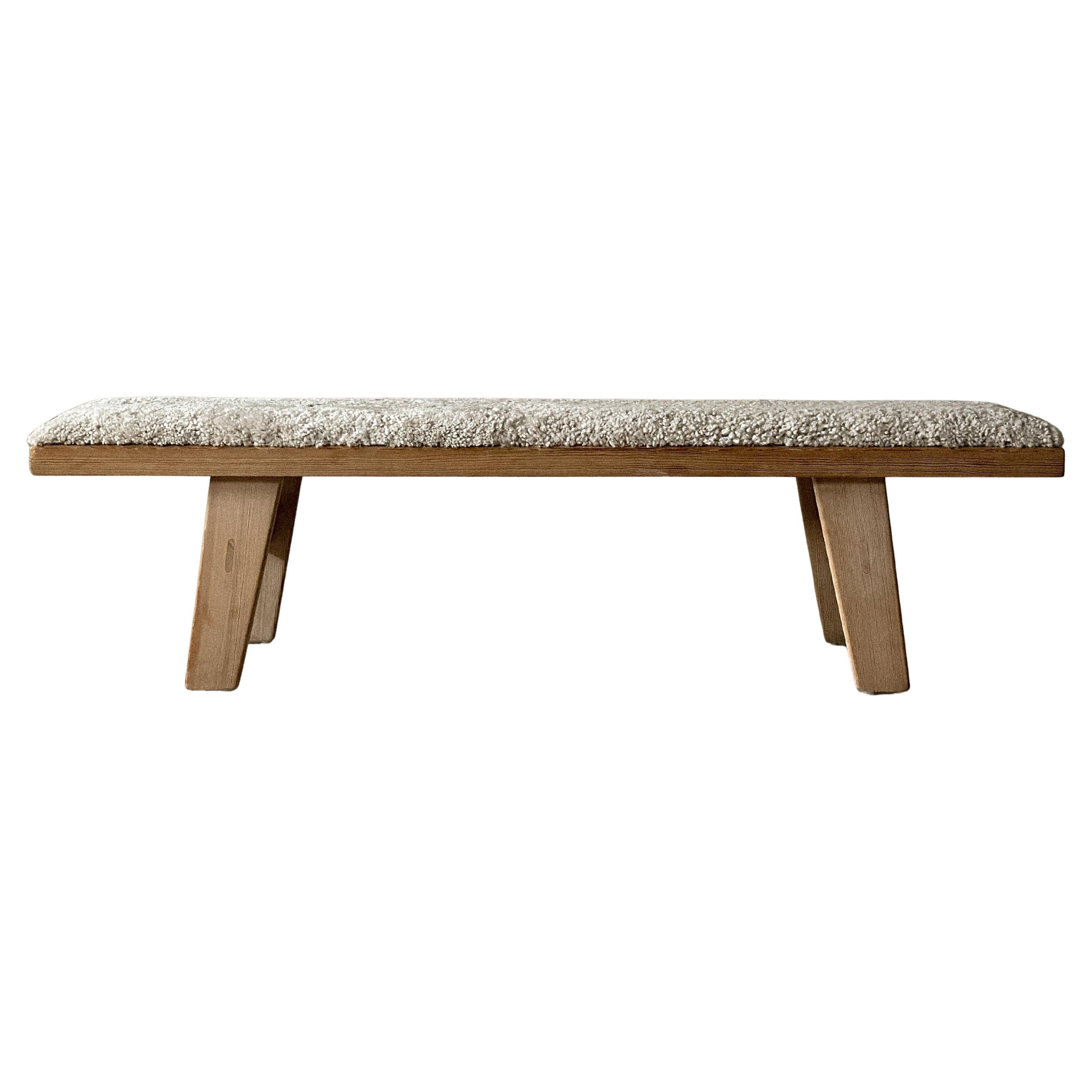 Vintage Kieferholzbank mit Schafsfell von Krogenæs, Norwegen 1960er Jahre