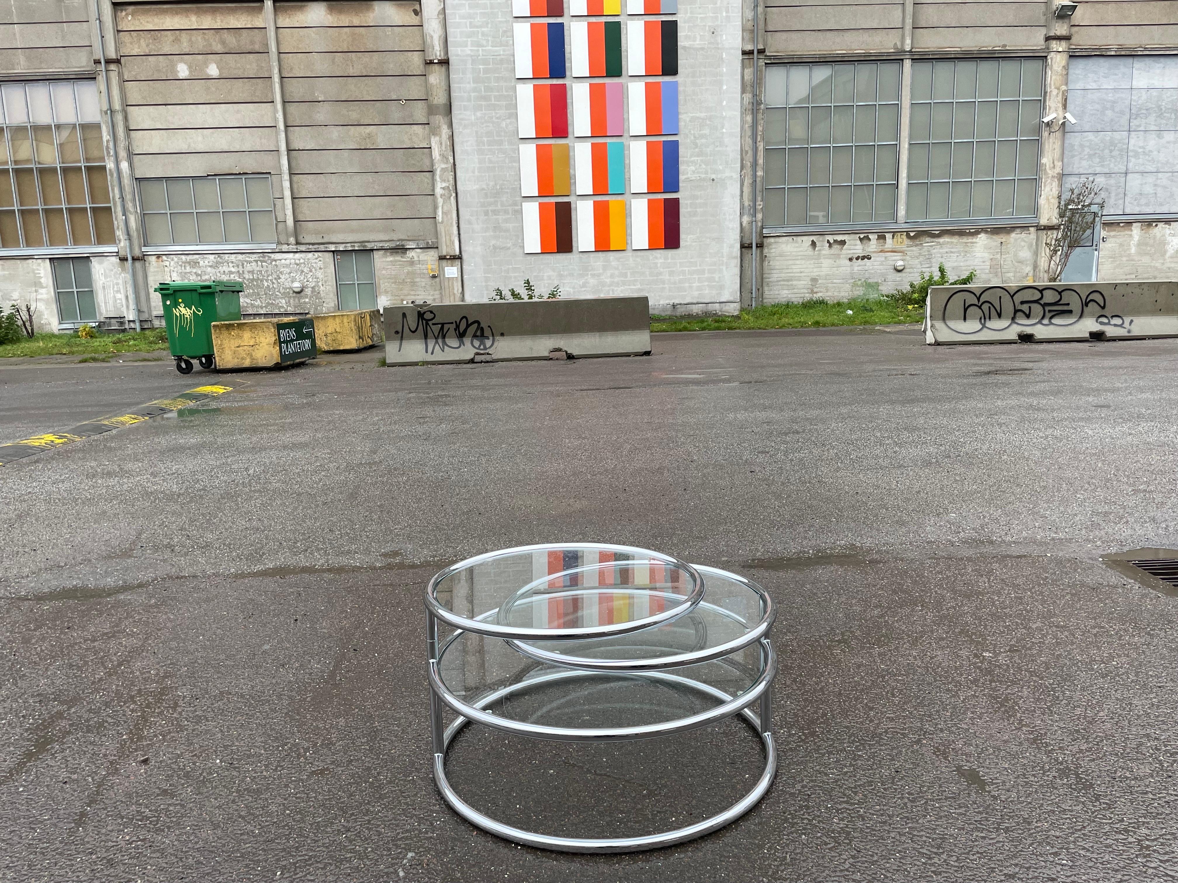 Mid-Century Modern Vintage Rare Italian Chrome Swivel Coffee Table from the 1970s For Sale