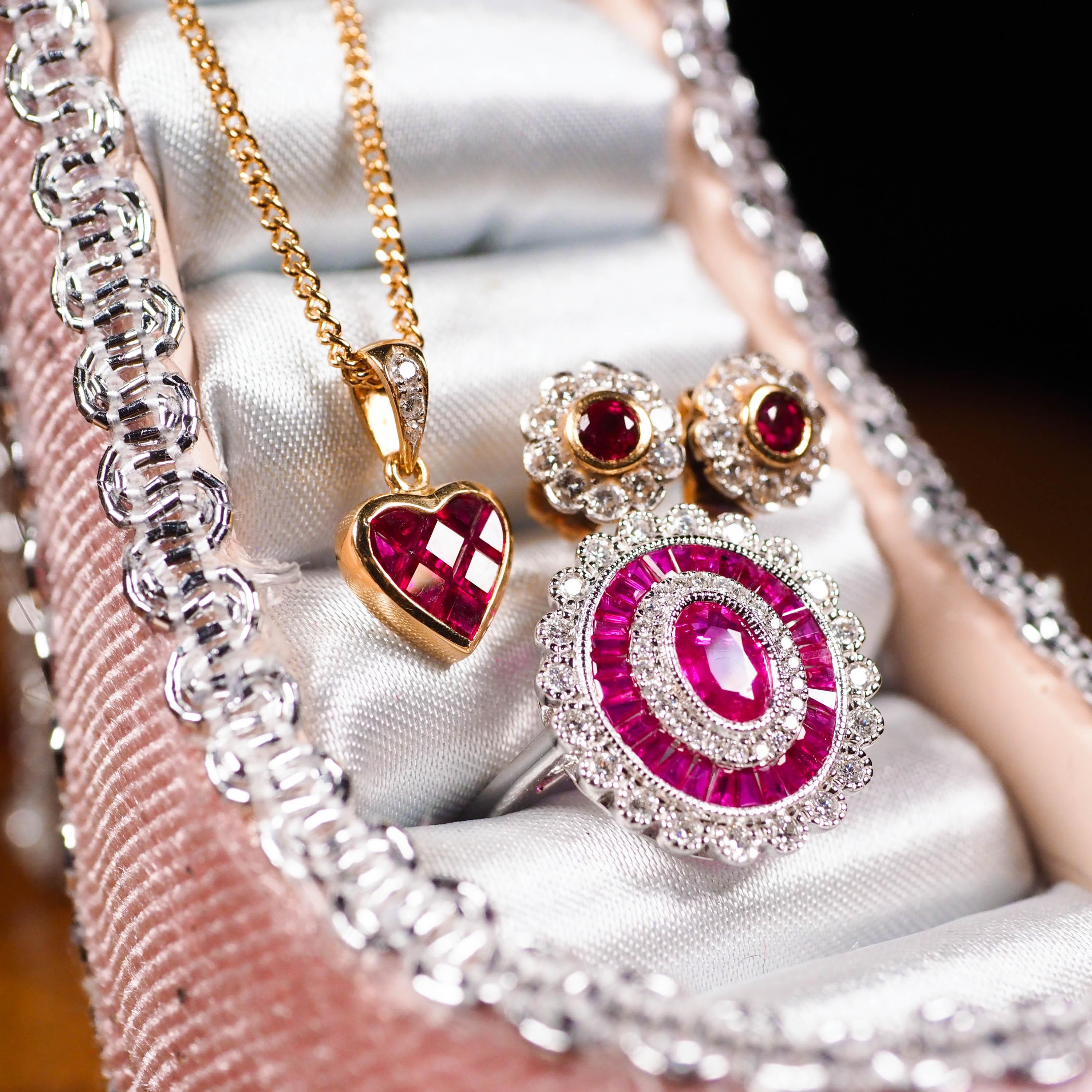 Vintage Ruby & Diamond 18K Gold Heart Shaped Necklace 9
