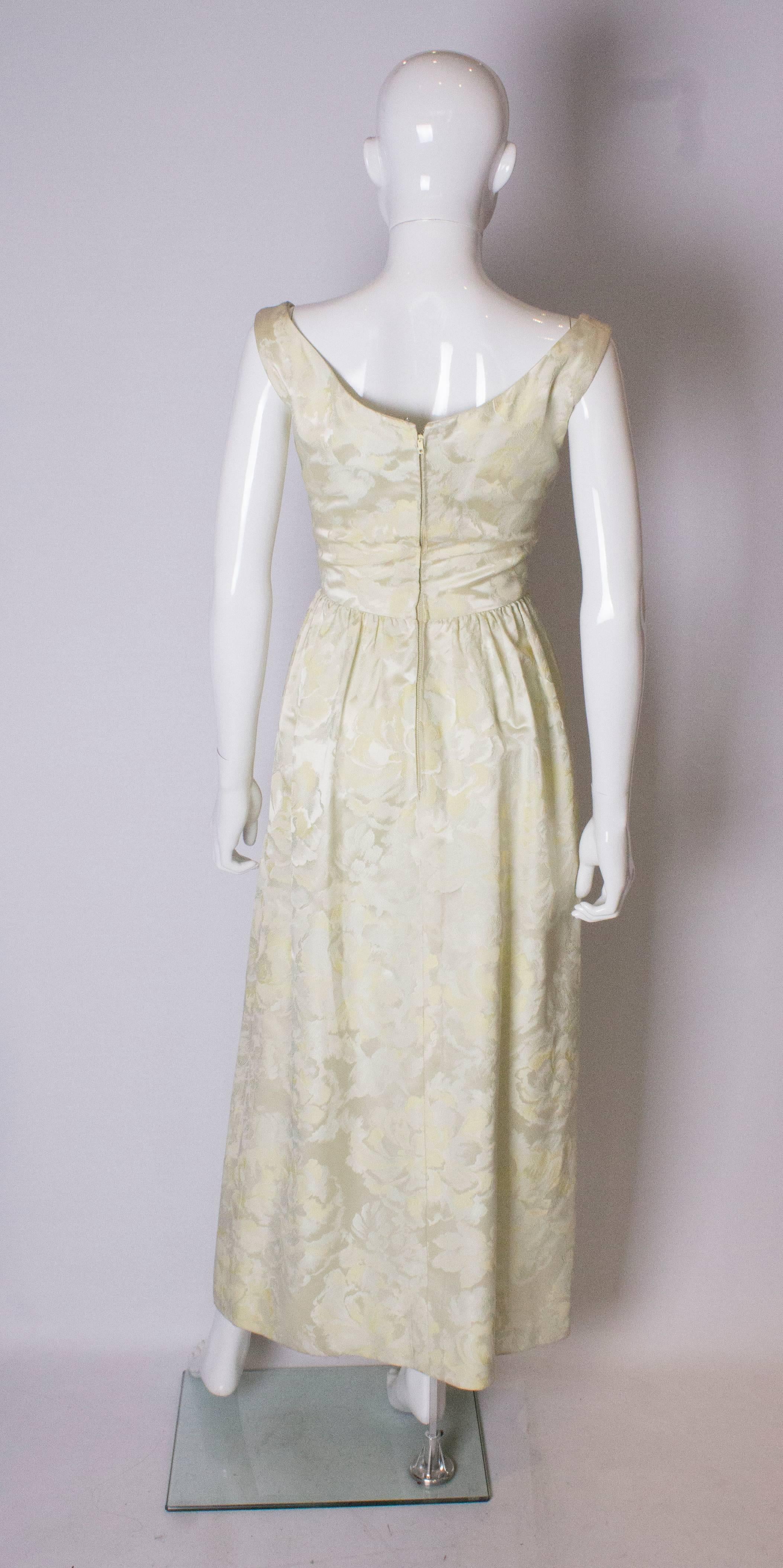 A vintage Sarmi 1960s Pale Yellow Brocade Gown In Good Condition In London, GB