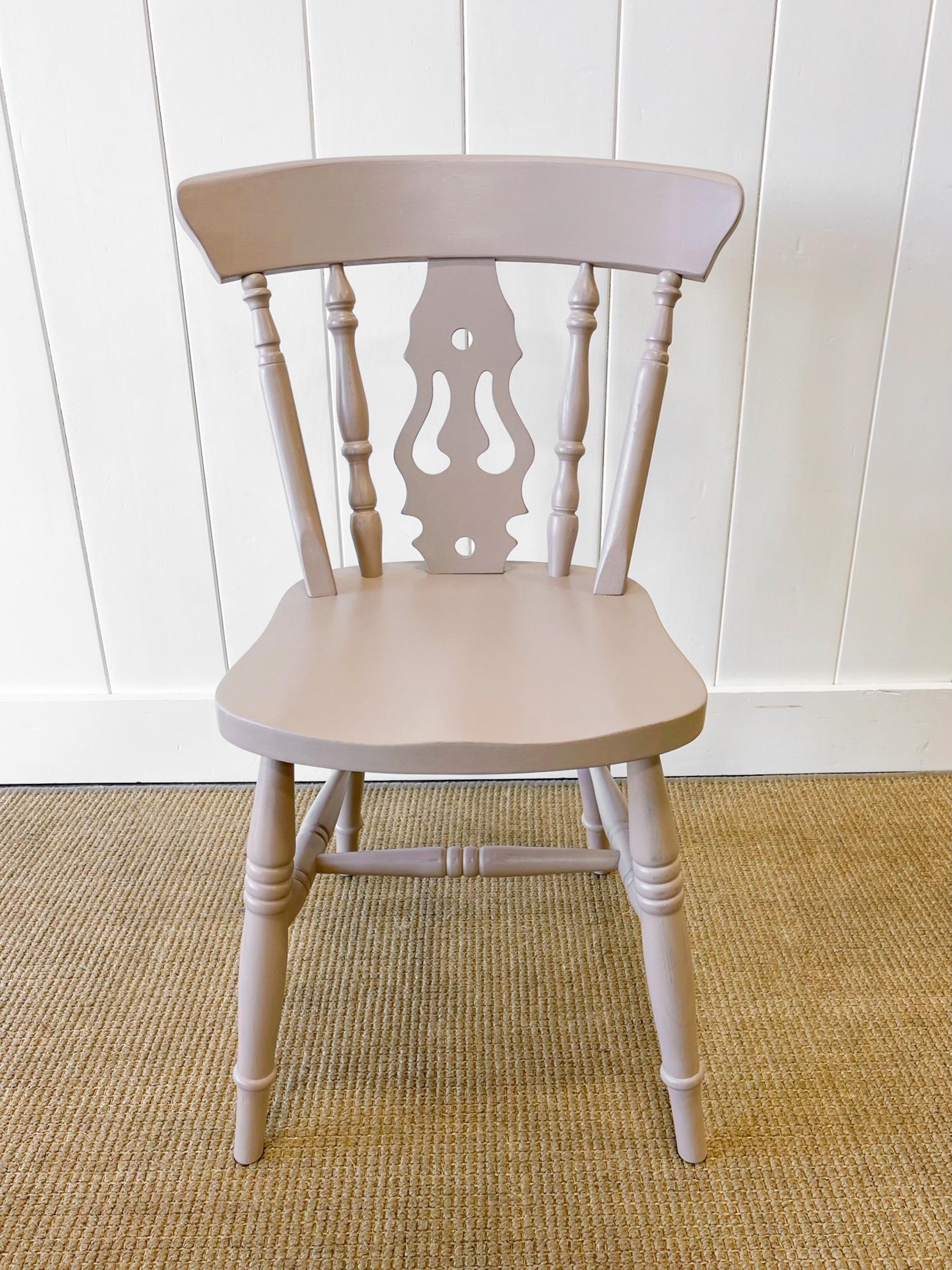 Victorian A Vintage Set of 4 Taupe Farmhouse Fiddleback Chairs For Sale