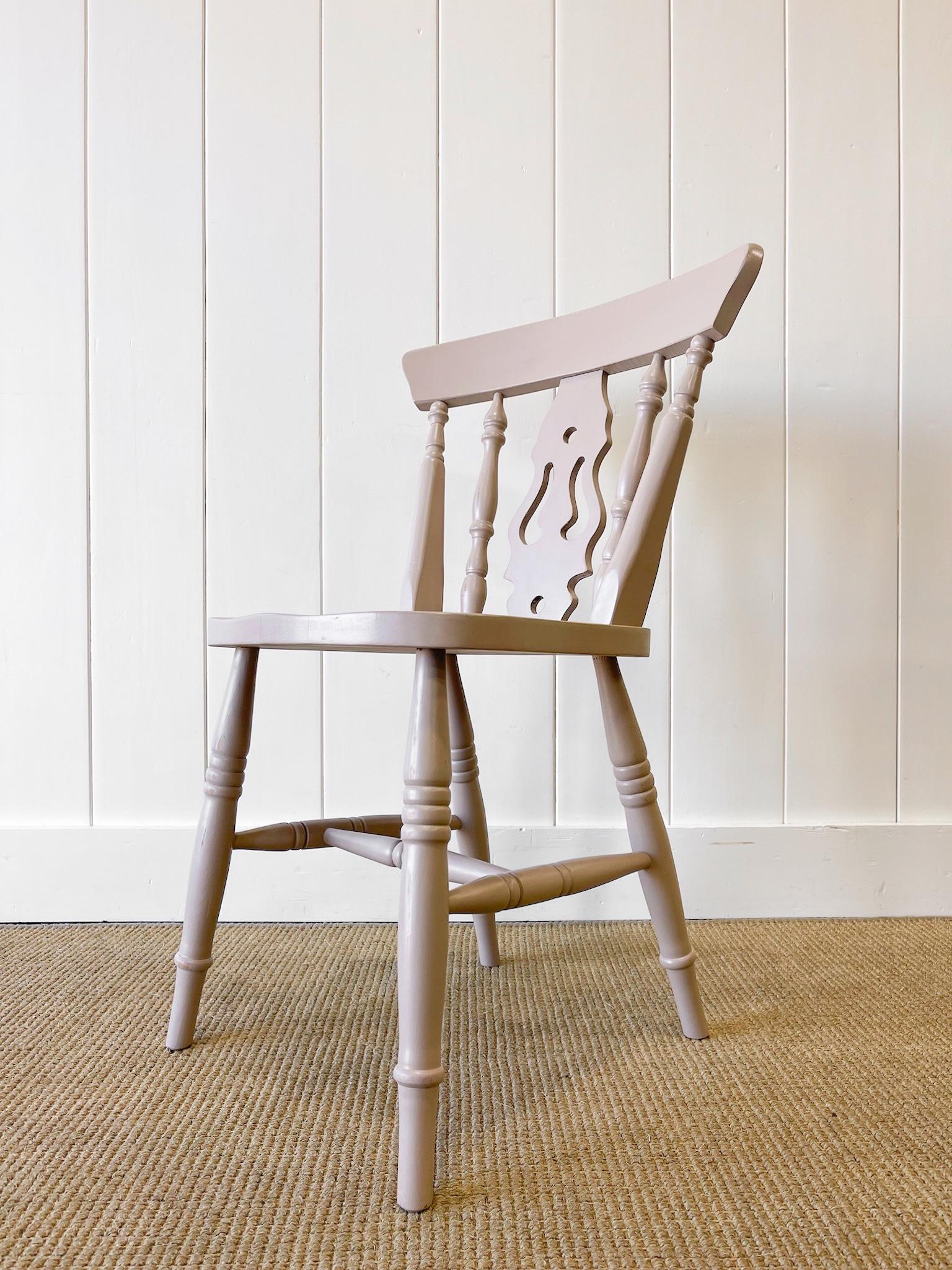 Wood A Vintage Set of 4 Taupe Farmhouse Fiddleback Chairs For Sale
