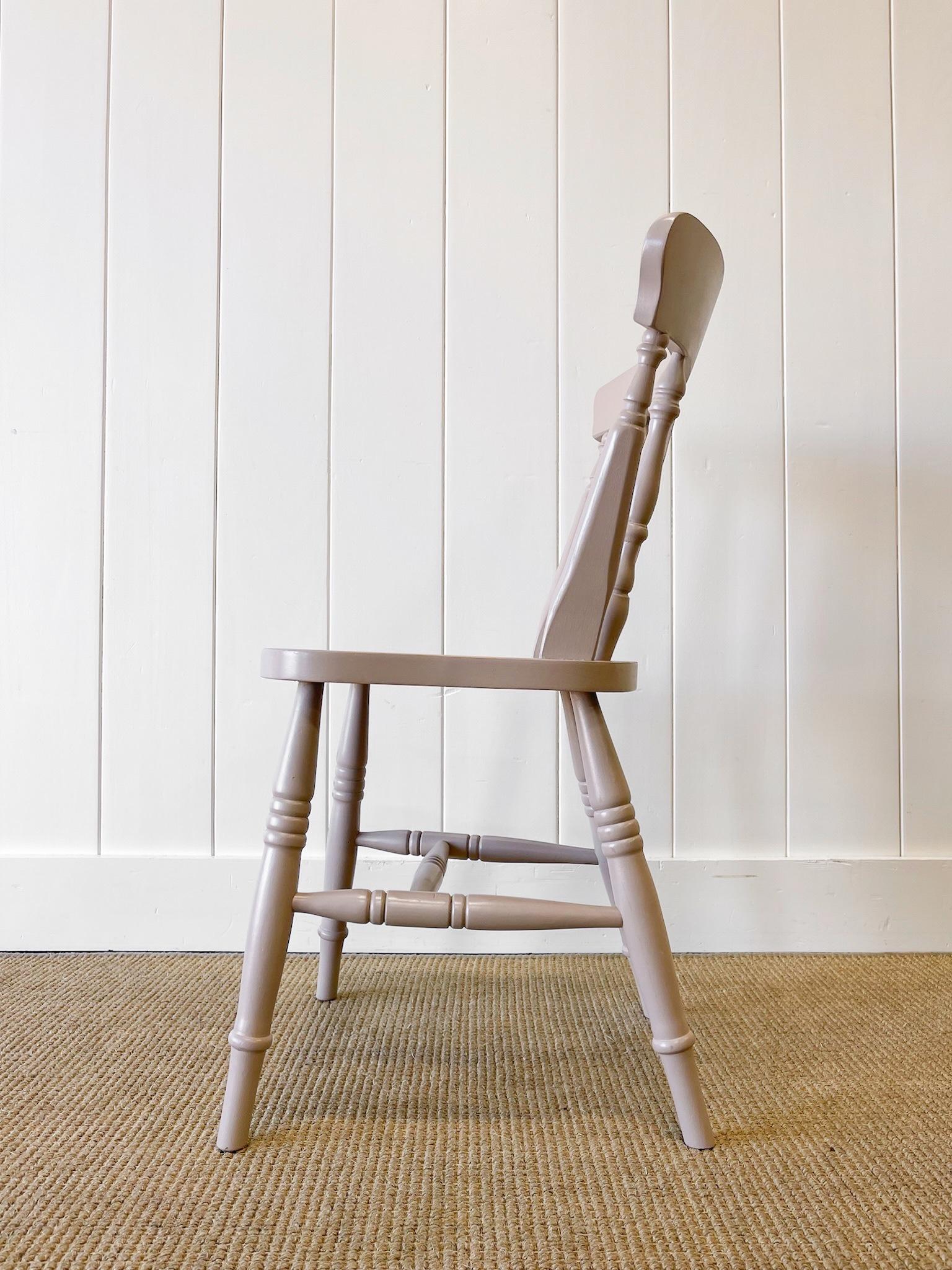 A Vintage Set of 4 Taupe Farmhouse Fiddleback Chairs For Sale 2