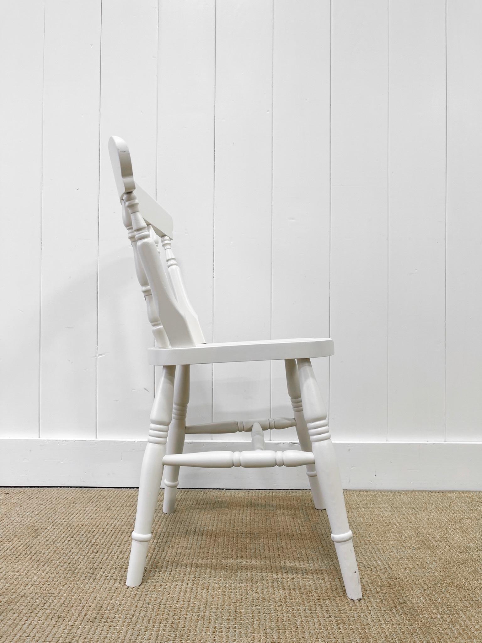 A Vintage Set of 4 White Fiddleback Back Chairs For Sale 4