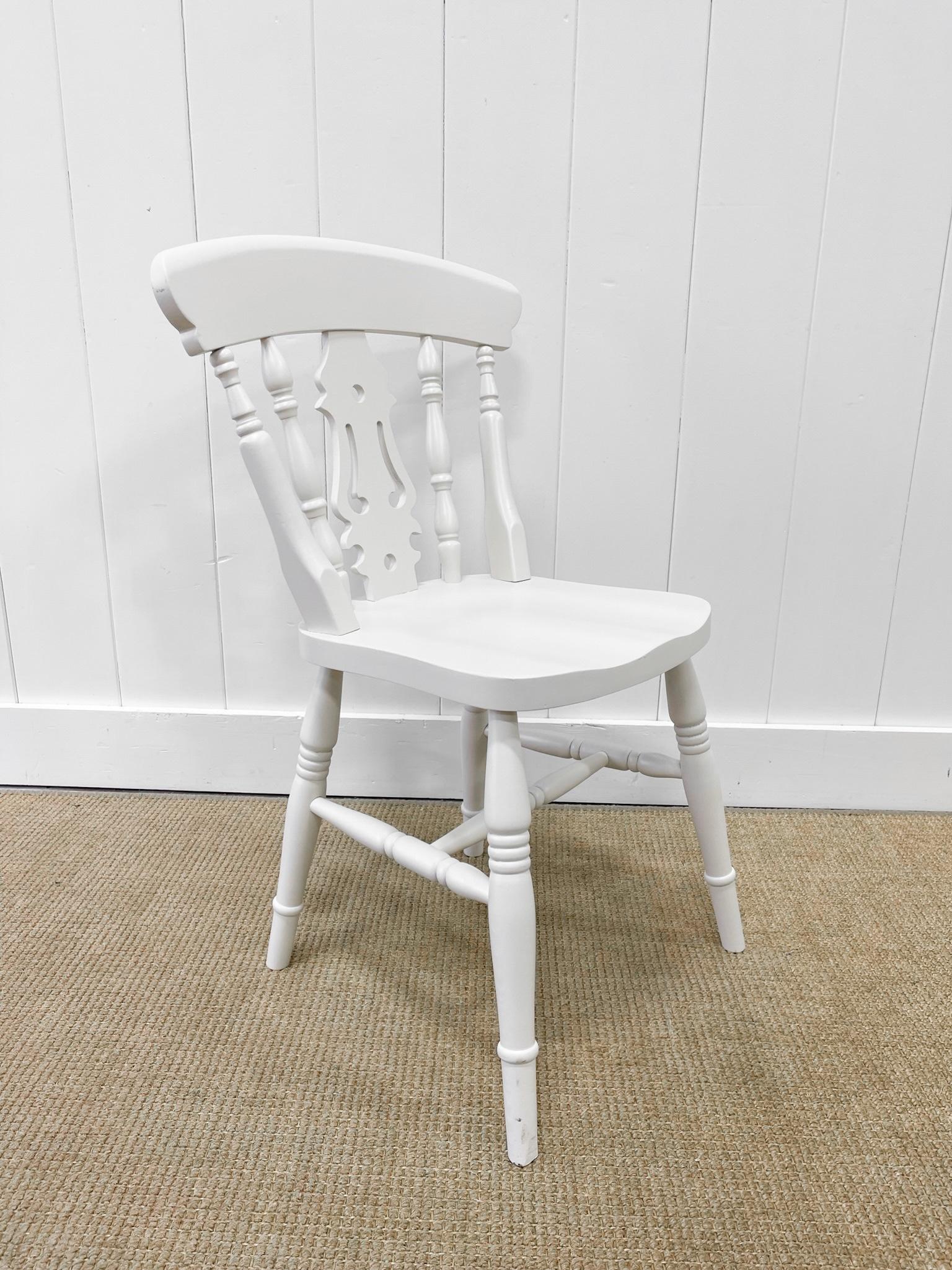 A Vintage Set of 4 White Fiddleback Back Chairs For Sale 5