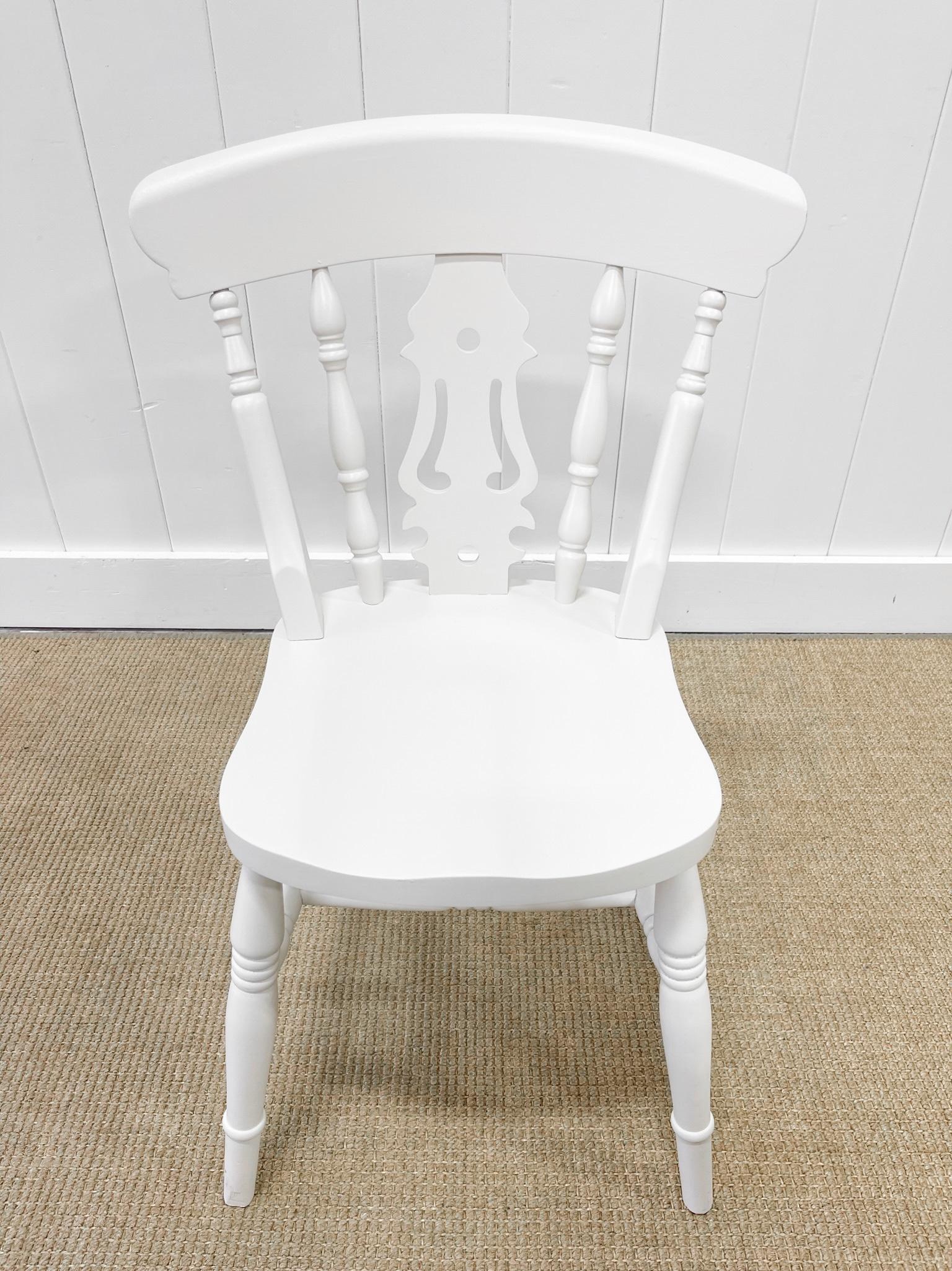 A Vintage Set of 4 White Fiddleback Back Chairs For Sale 6