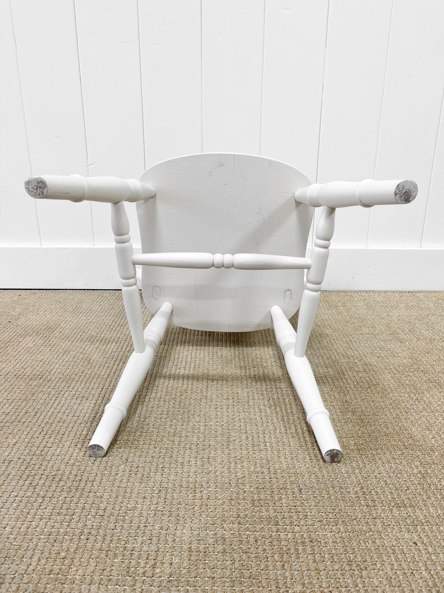 A Vintage Set of 4 White Fiddleback Back Chairs For Sale 7