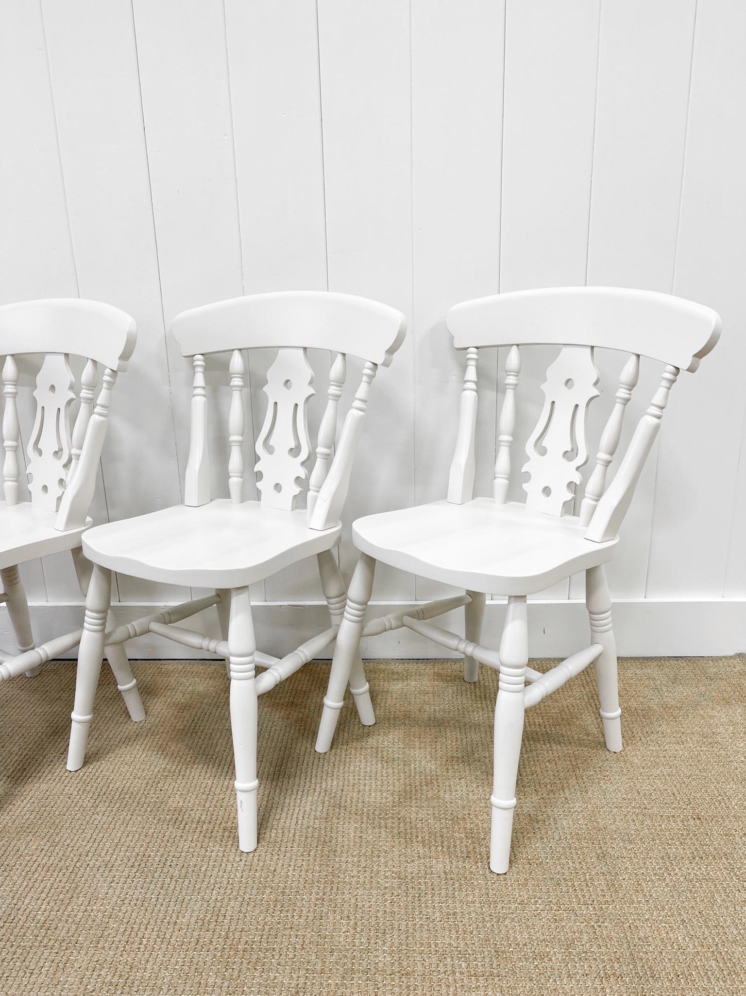 Victorian A Vintage Set of 4 White Fiddleback Back Chairs For Sale