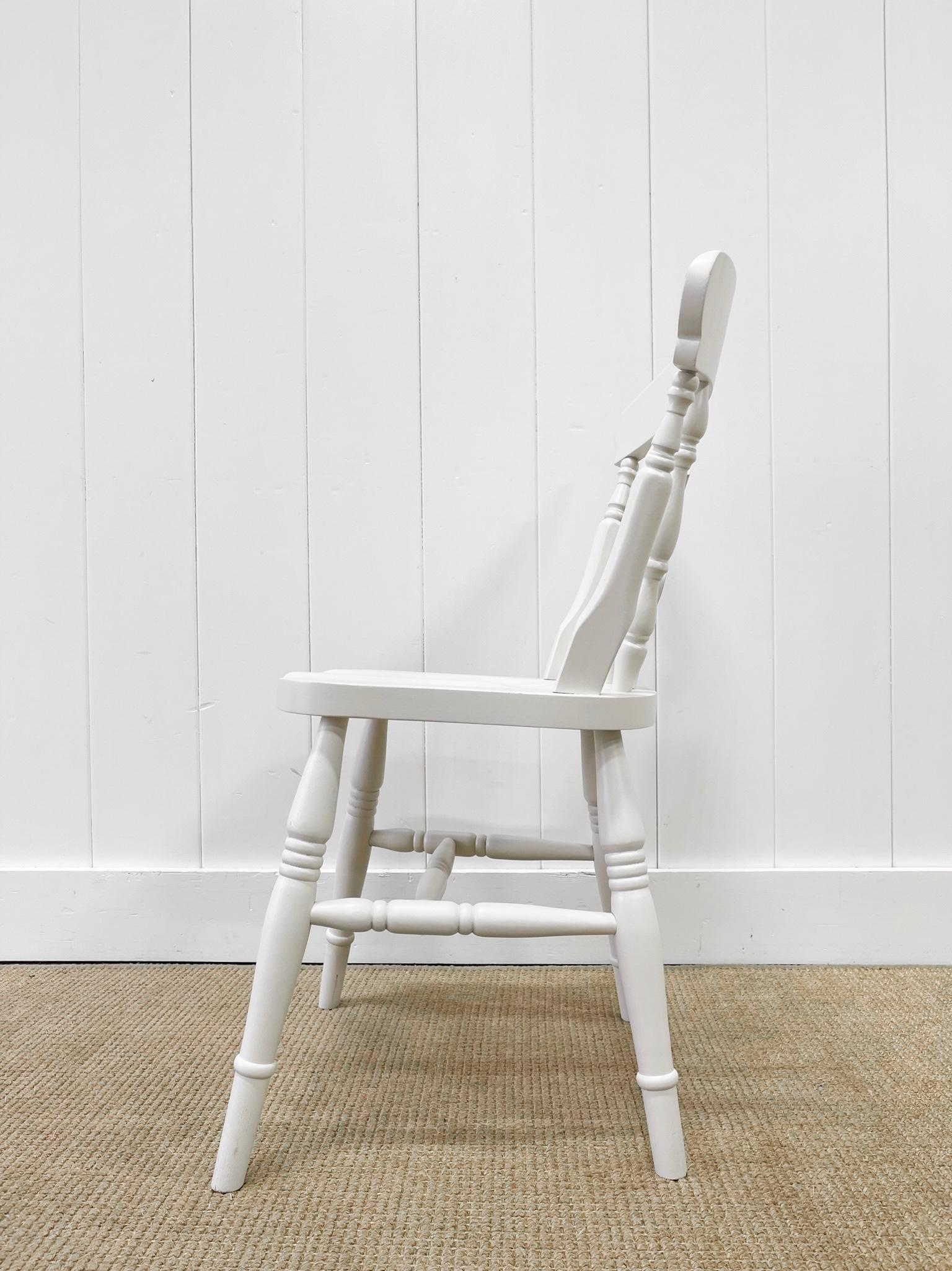 A Vintage Set of 4 White Fiddleback Back Chairs For Sale 2