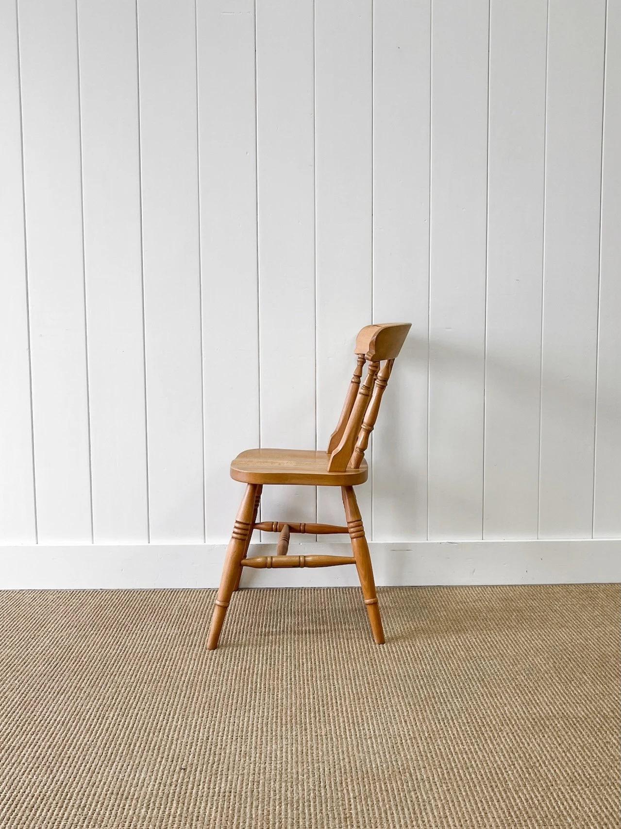 A Vintage Set of 6 Fiddleback Chairs For Sale 2