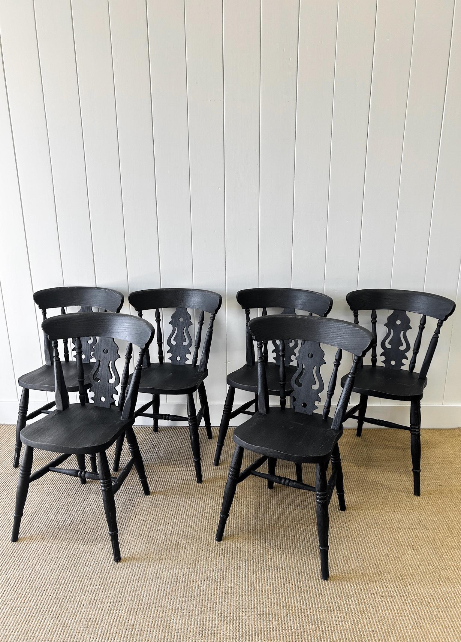 A good set of 6 vintage fiddle back side chairs. Fresh coat of black paint. Very solidly built in the traditional way.  Handsome profiles and good and heavy. Perfect around a farmhouse table! Solid in joint. These are not antiques.

Condition: