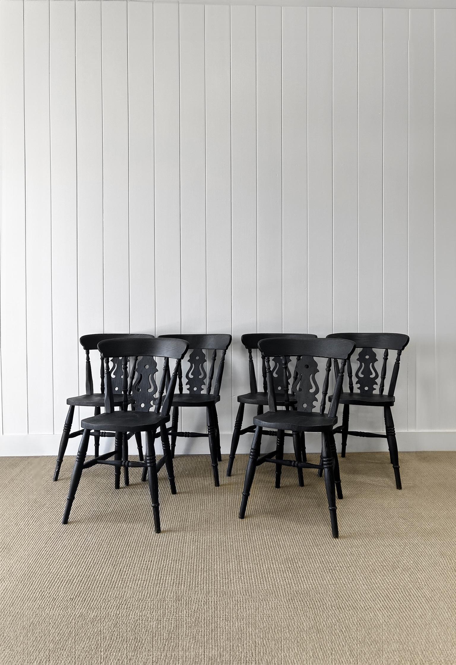 Victorian A Vintage Set of 6 Fiddleback Chairs Painted Black For Sale