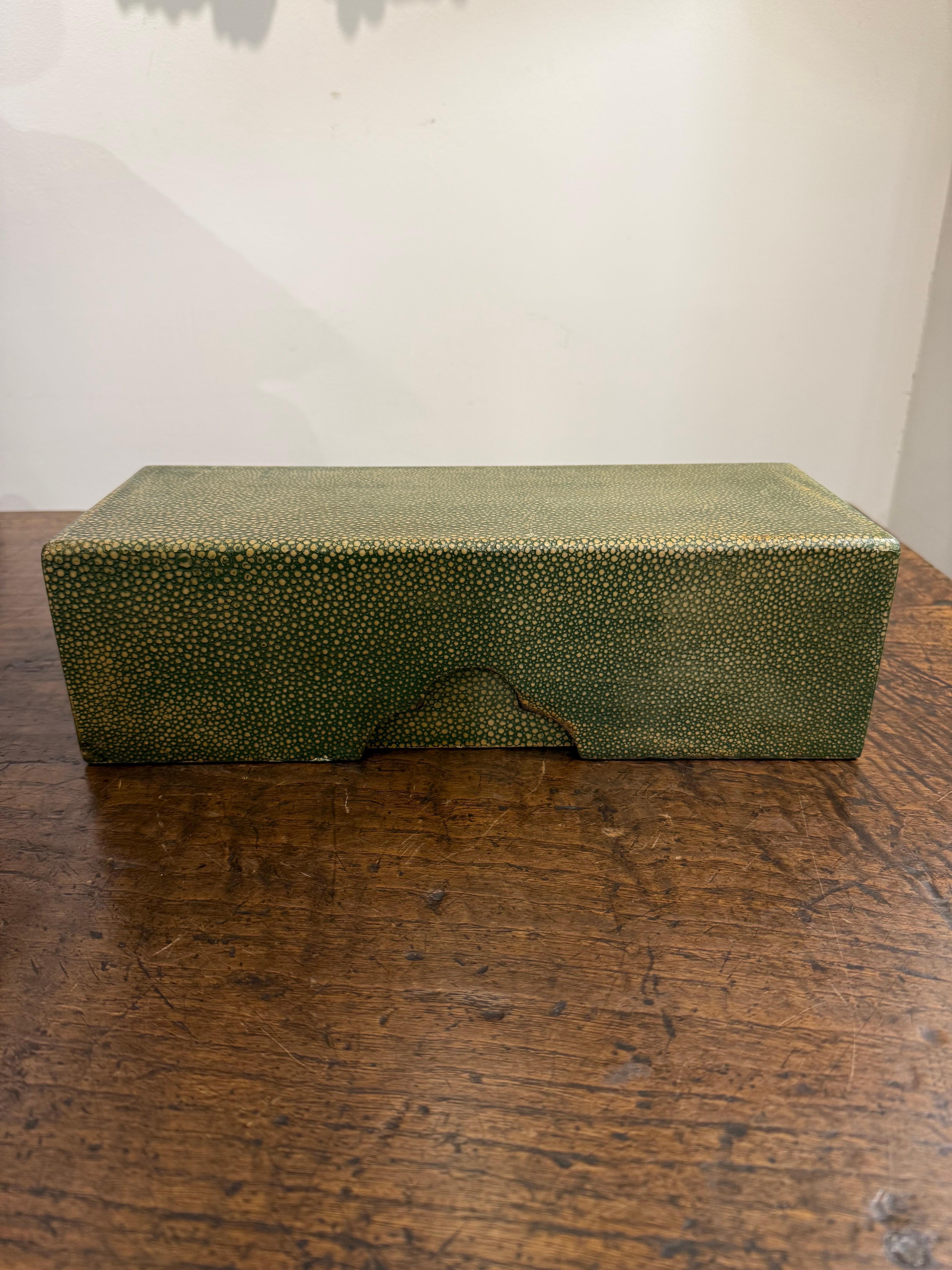 Scatola con coperchio in zigrino d'epoca, 20° secolo In condizioni buone in vendita a ARMADALE, VIC