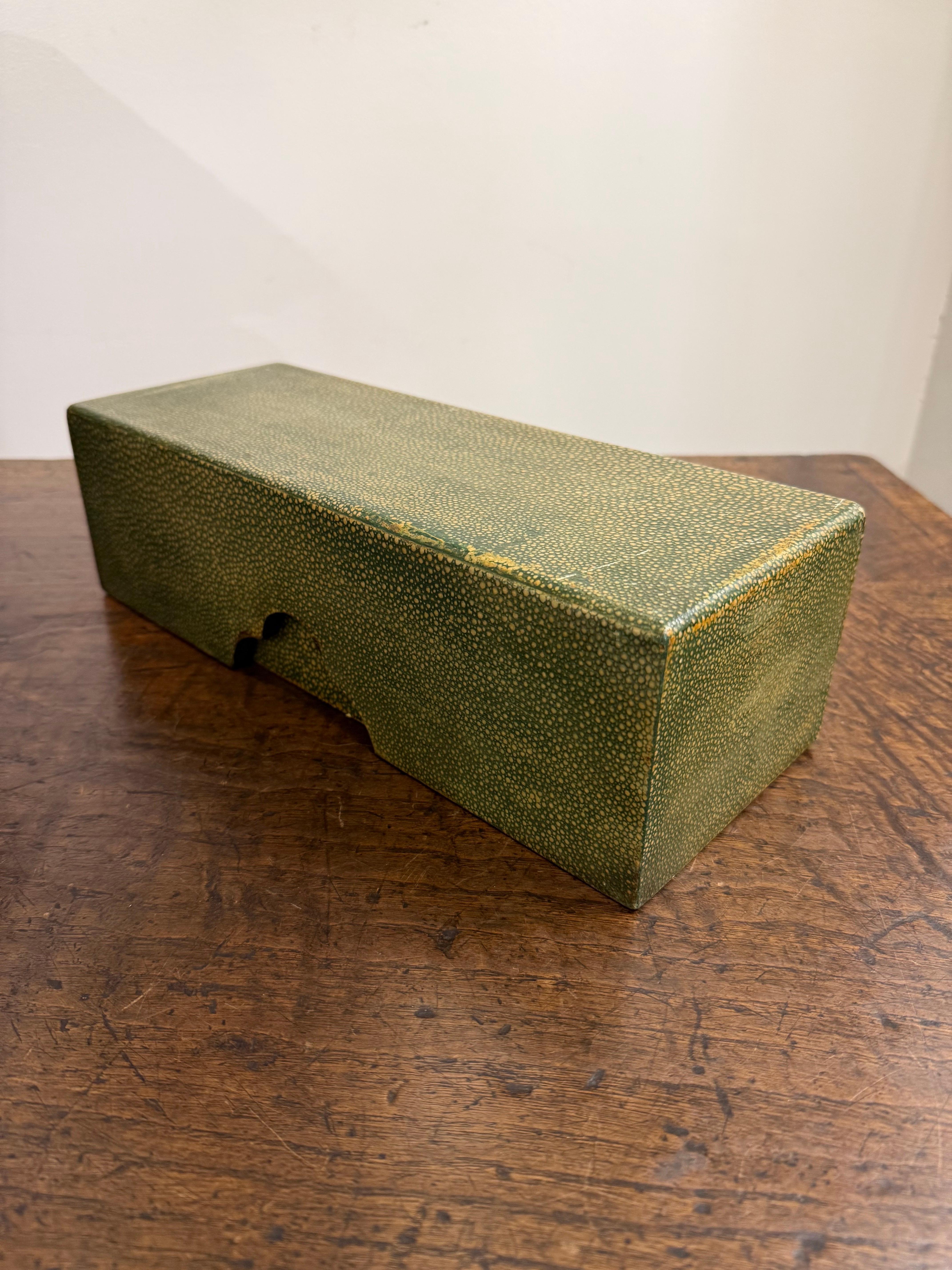 Legno Scatola con coperchio in zigrino d'epoca, 20° secolo in vendita