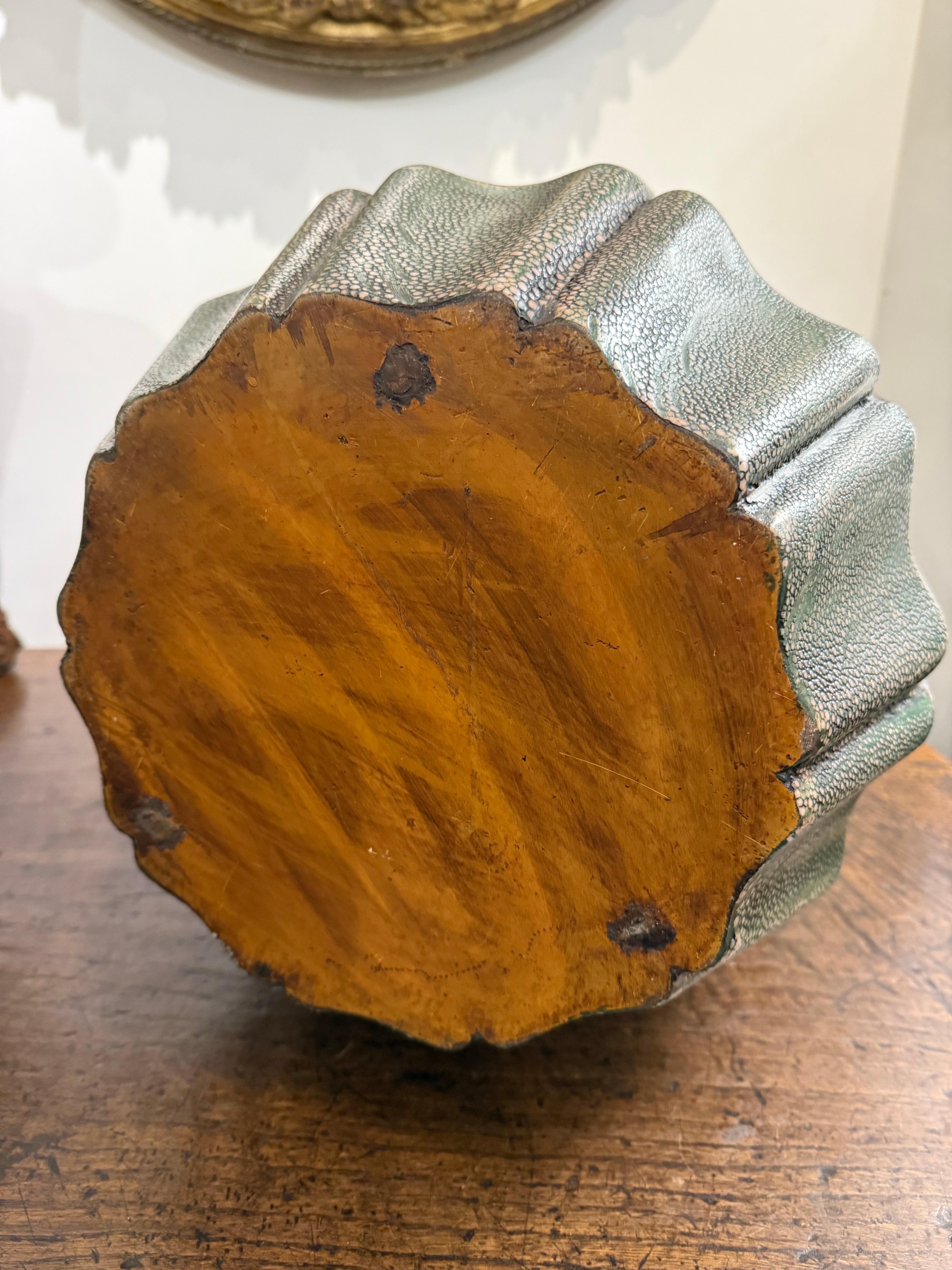 Sgabello vintage in zigrino, 20° secolo in vendita 5