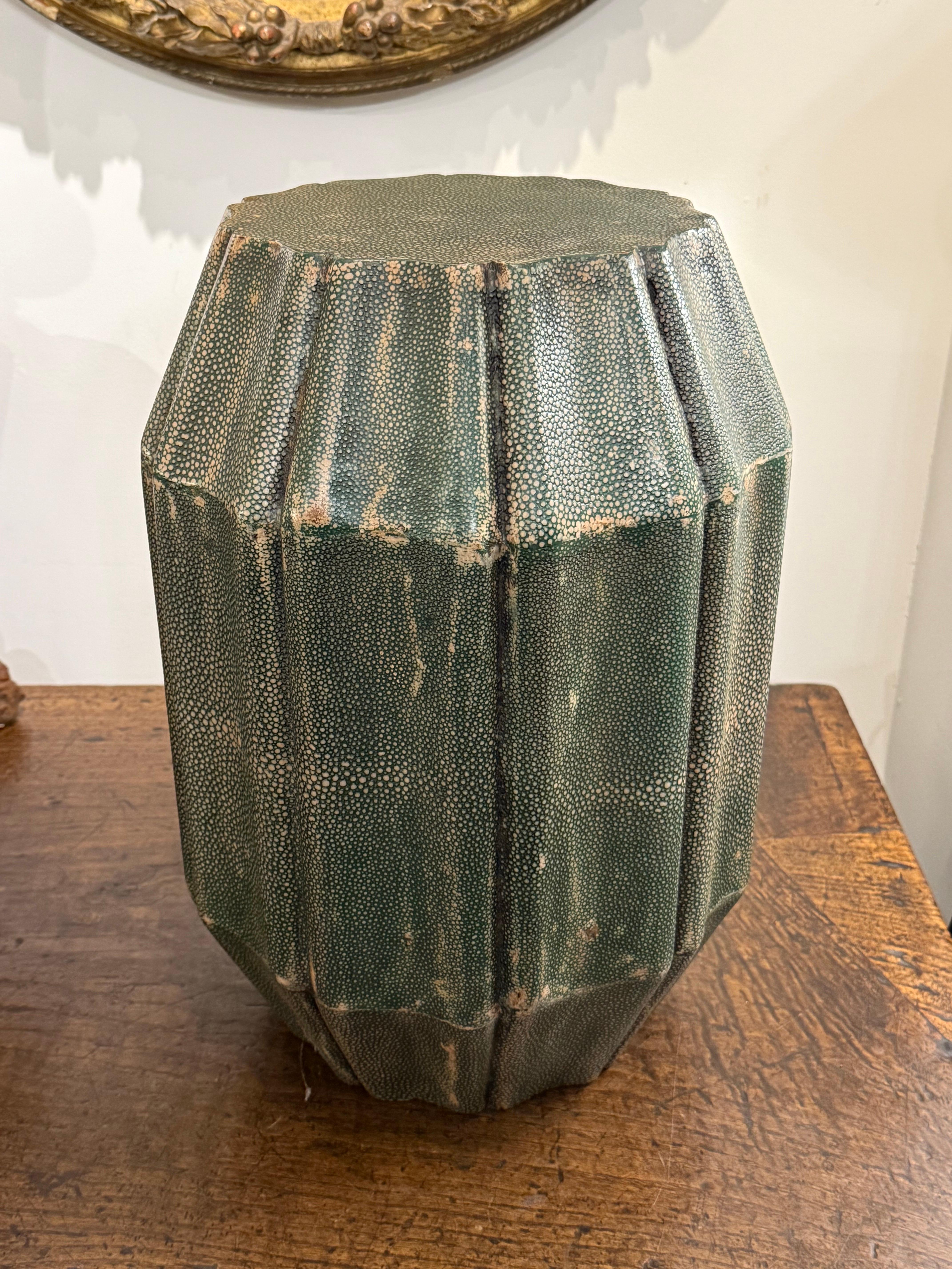 Tabouret vintage en galuchat, 20e siècle Bon état - En vente à ARMADALE, VIC