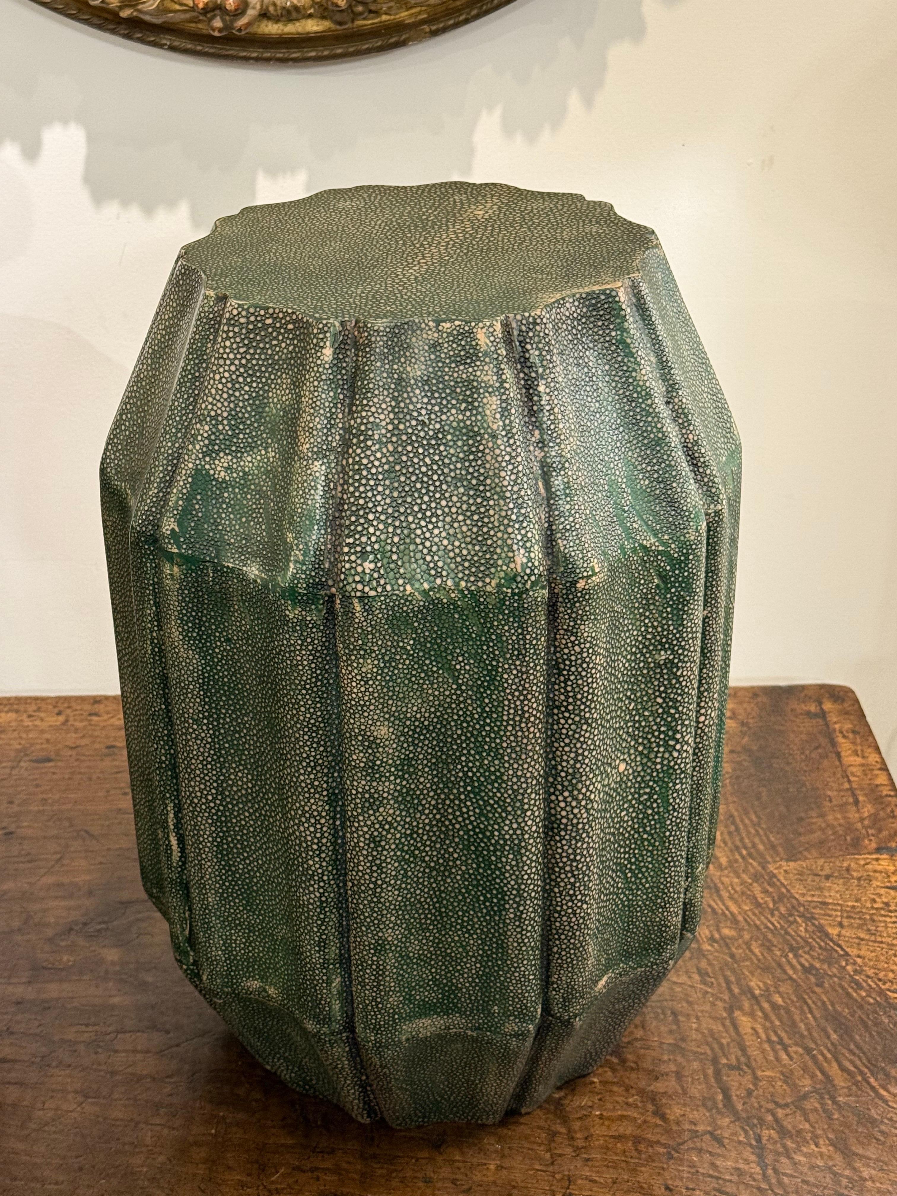 XX secolo Sgabello vintage in zigrino, 20° secolo in vendita