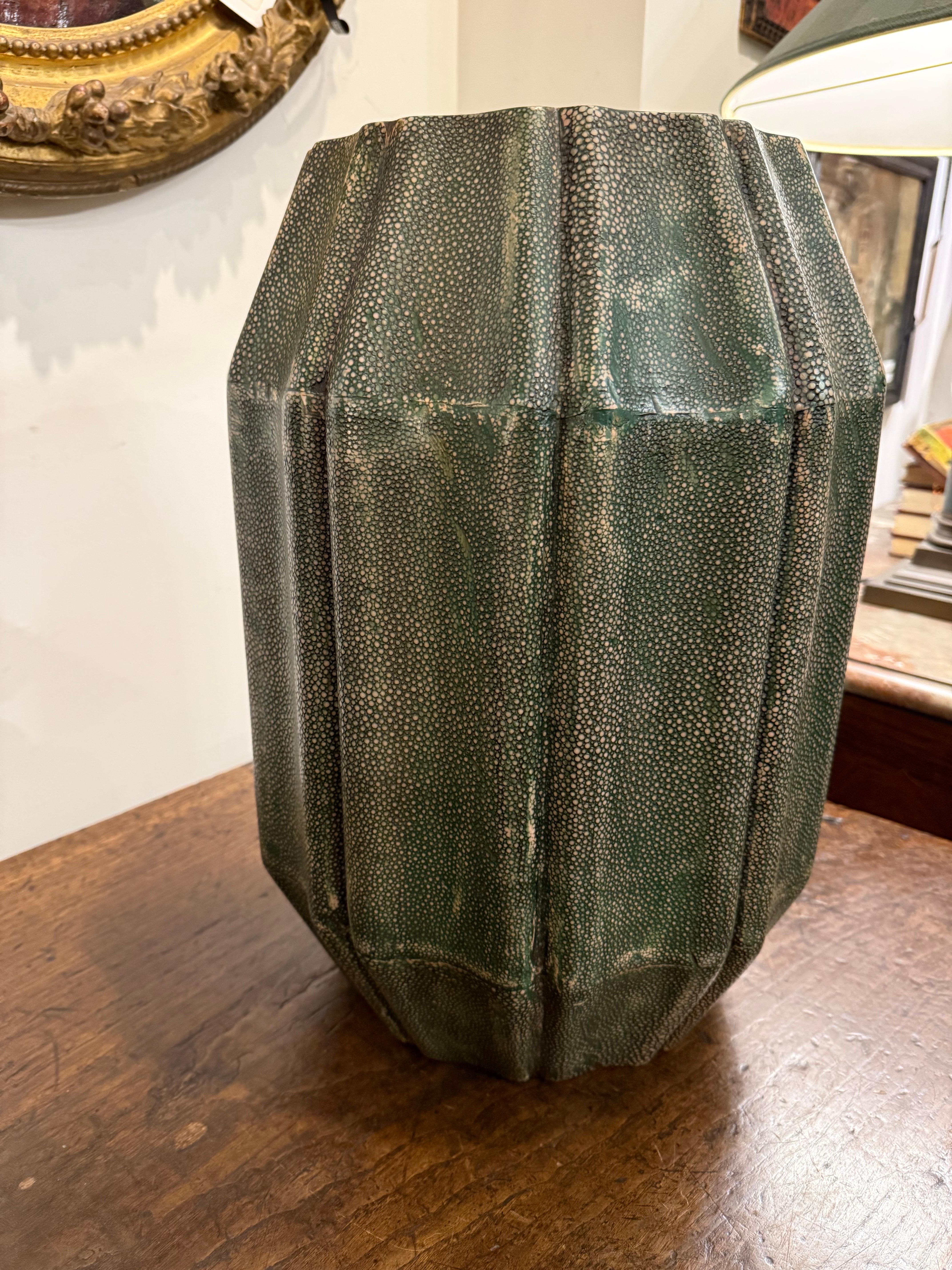 Sgabello vintage in zigrino, 20° secolo in vendita 3