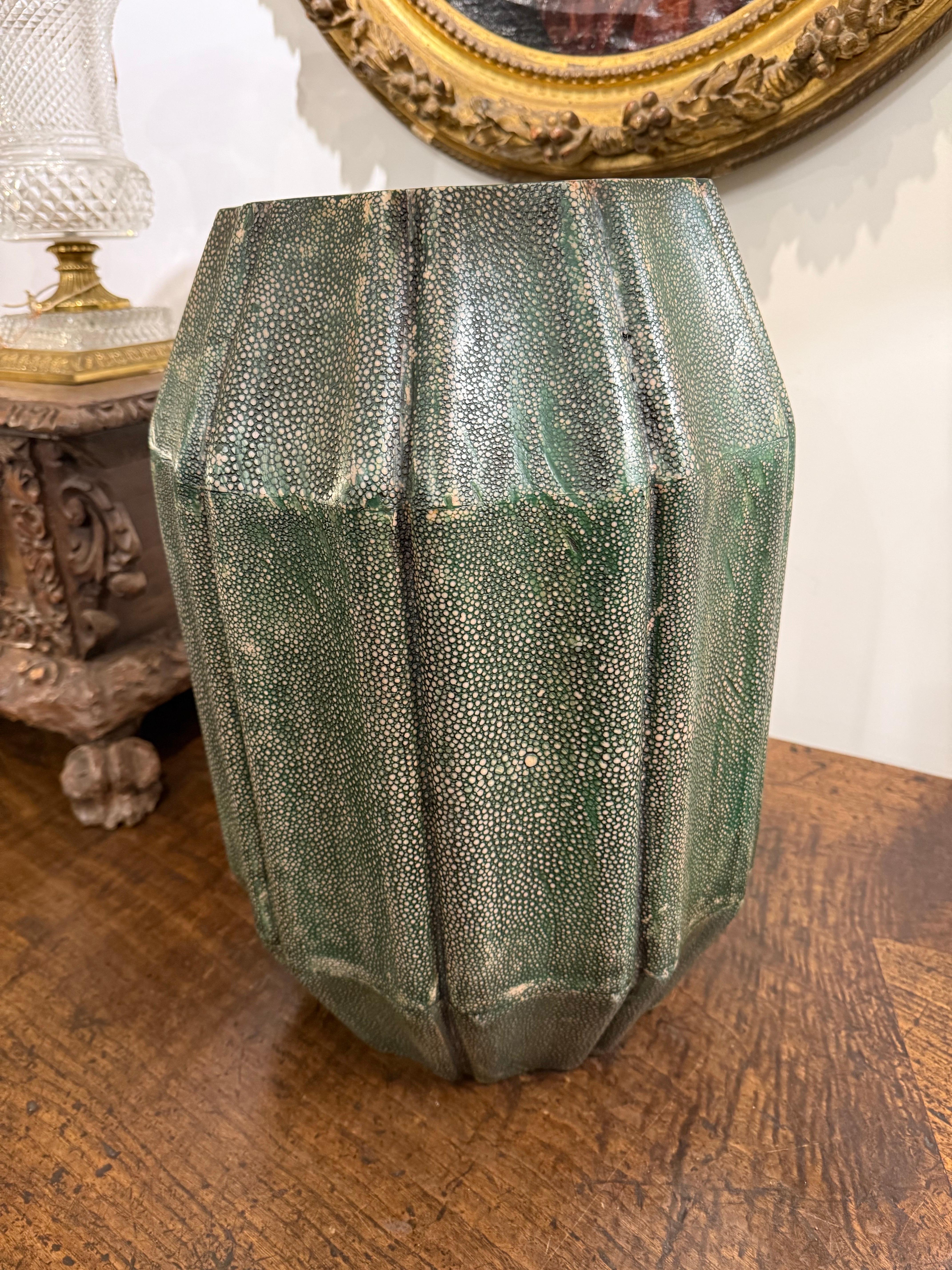 Sgabello vintage in zigrino, 20° secolo in vendita 4