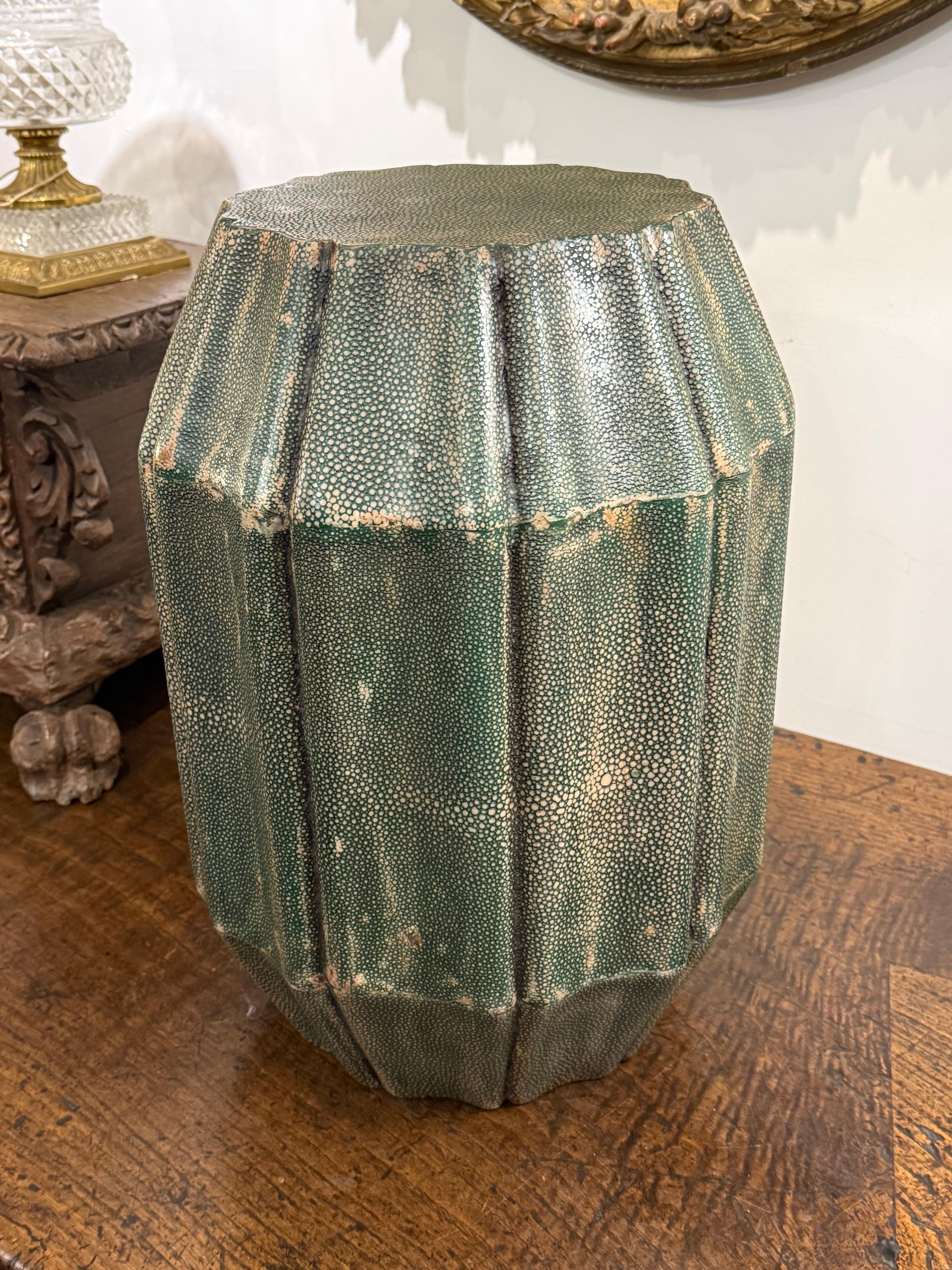 Tabouret vintage en galuchat, 20e siècle en vente 4