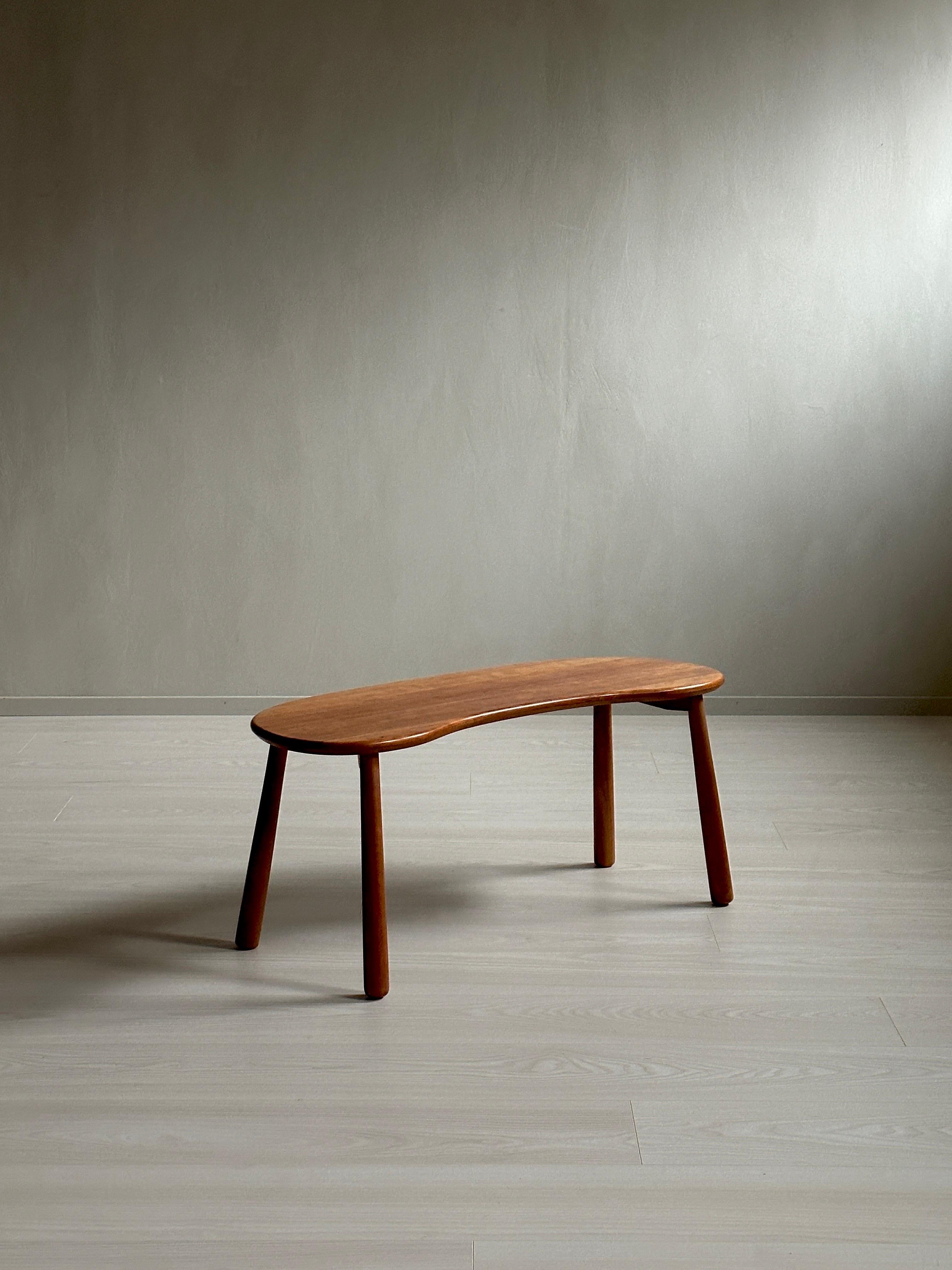 A Vintage Side Table in Mahogany by Josef Frank for Svenkt Tenn, Sweden 1970s In Good Condition For Sale In Hønefoss, 30