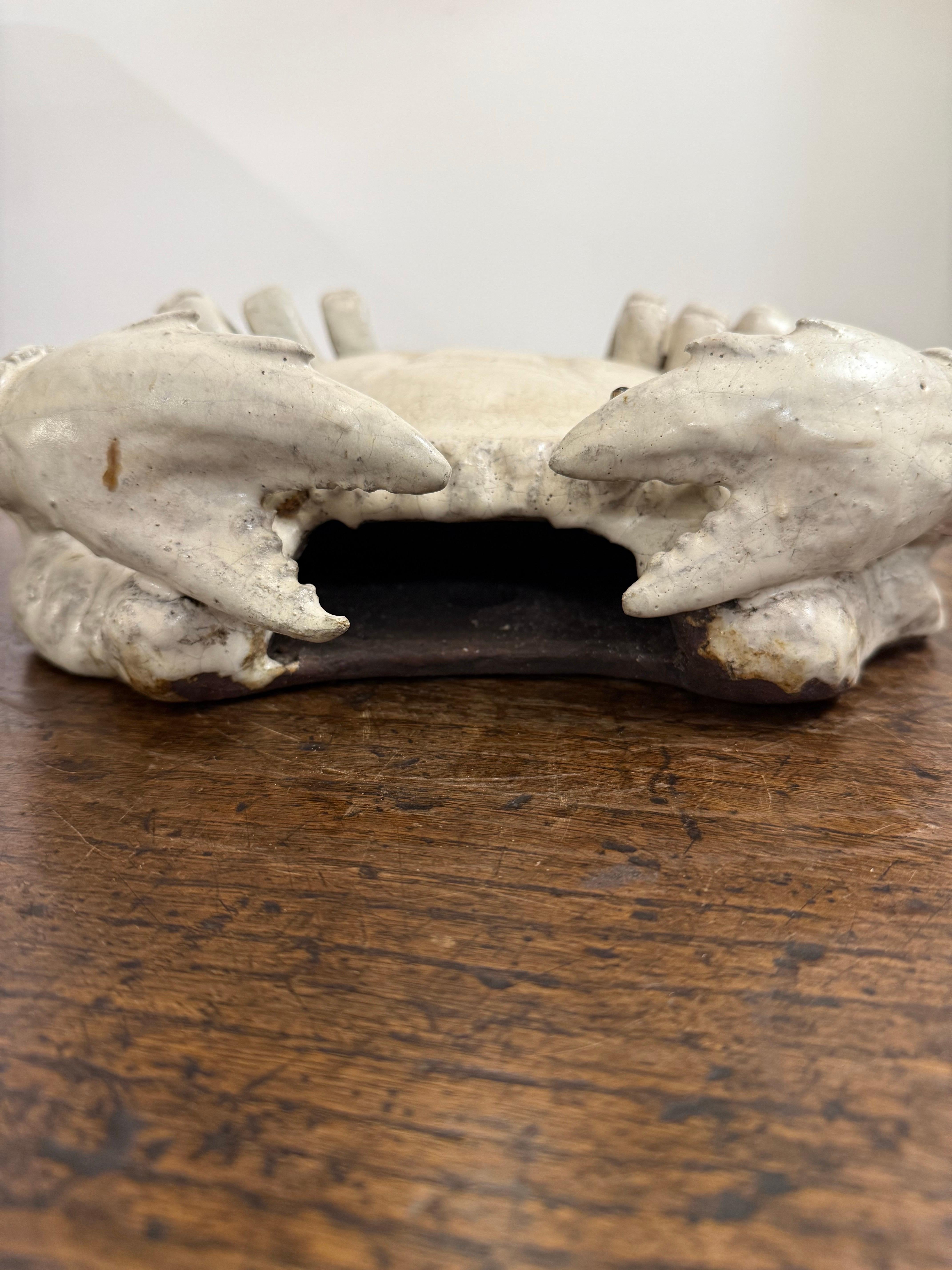 Granchio in gres d'epoca, metà del XX secolo in vendita 8