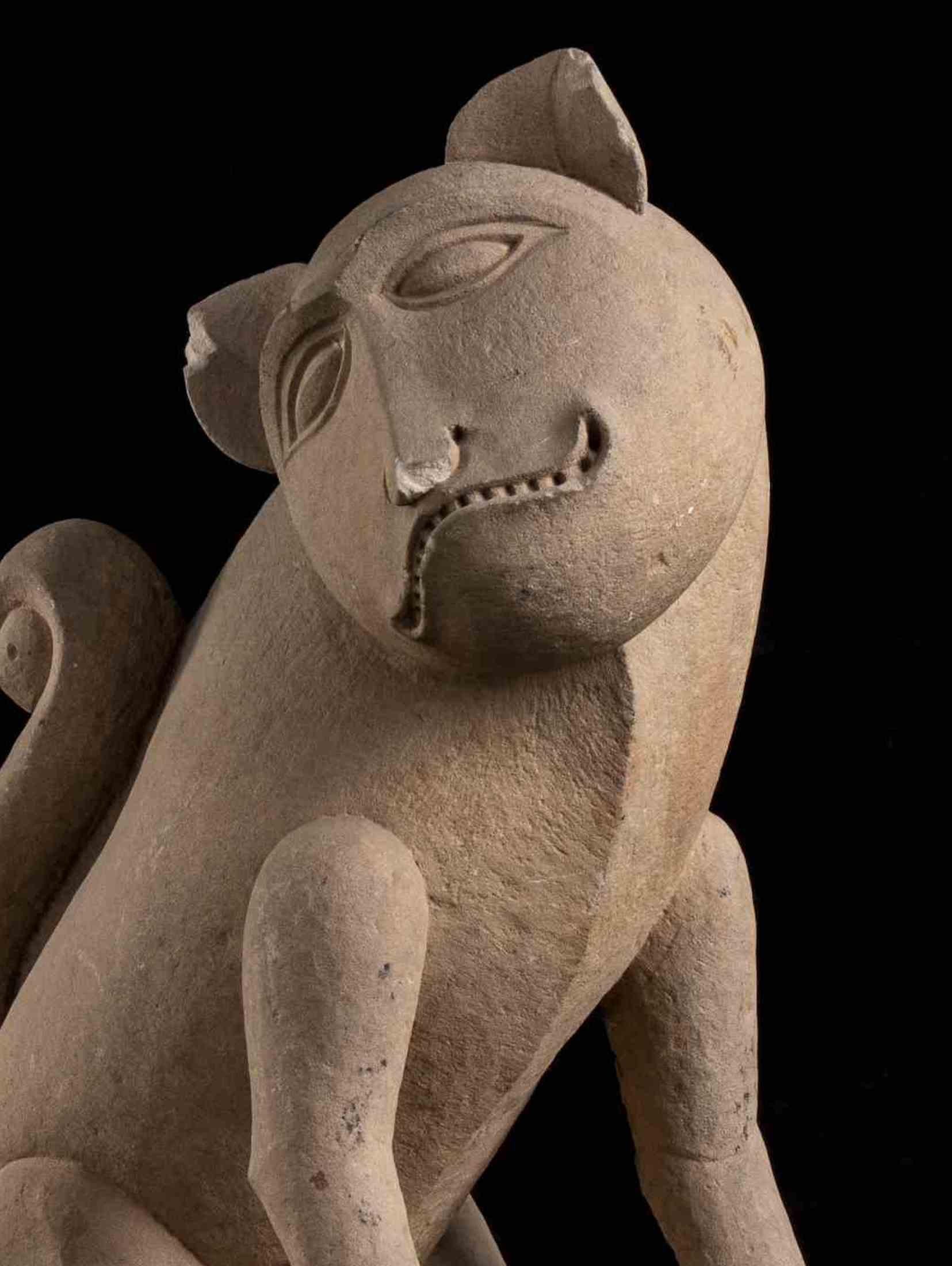 A Vintage Stucco Sculpture of Monkey, 20th Century In Good Condition In Roma, IT