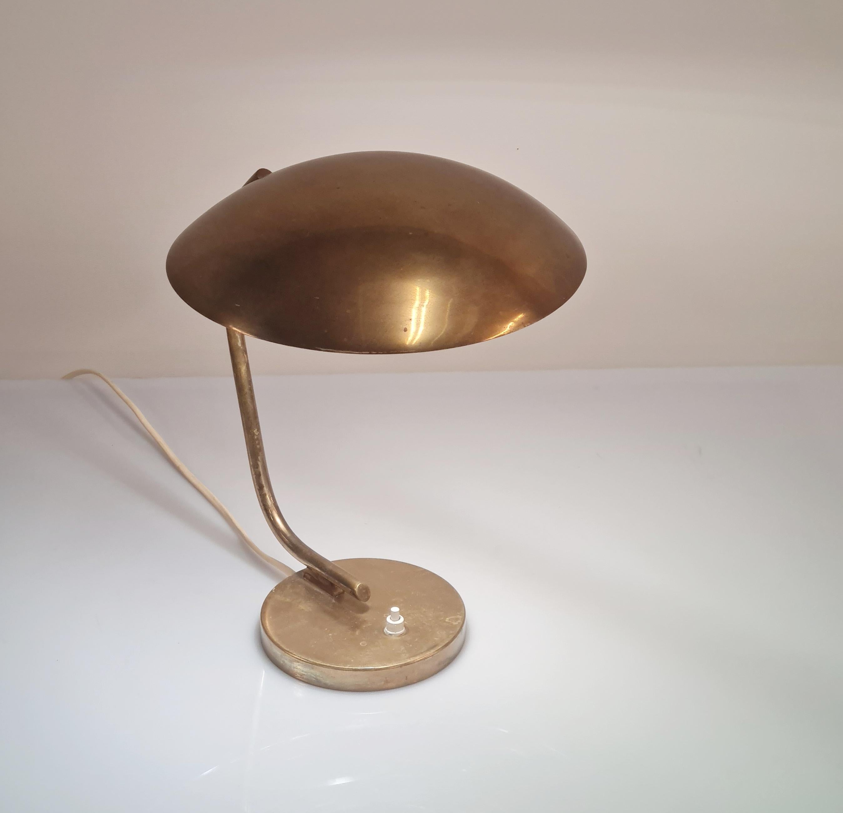 This table lamp is quite retro in style and we don´t come across this model often.  So if you are looking for a lamp that your neighbour will not have for sure, here you go, this is it. 

This is of course a fully documented model in the 1950s Itsu