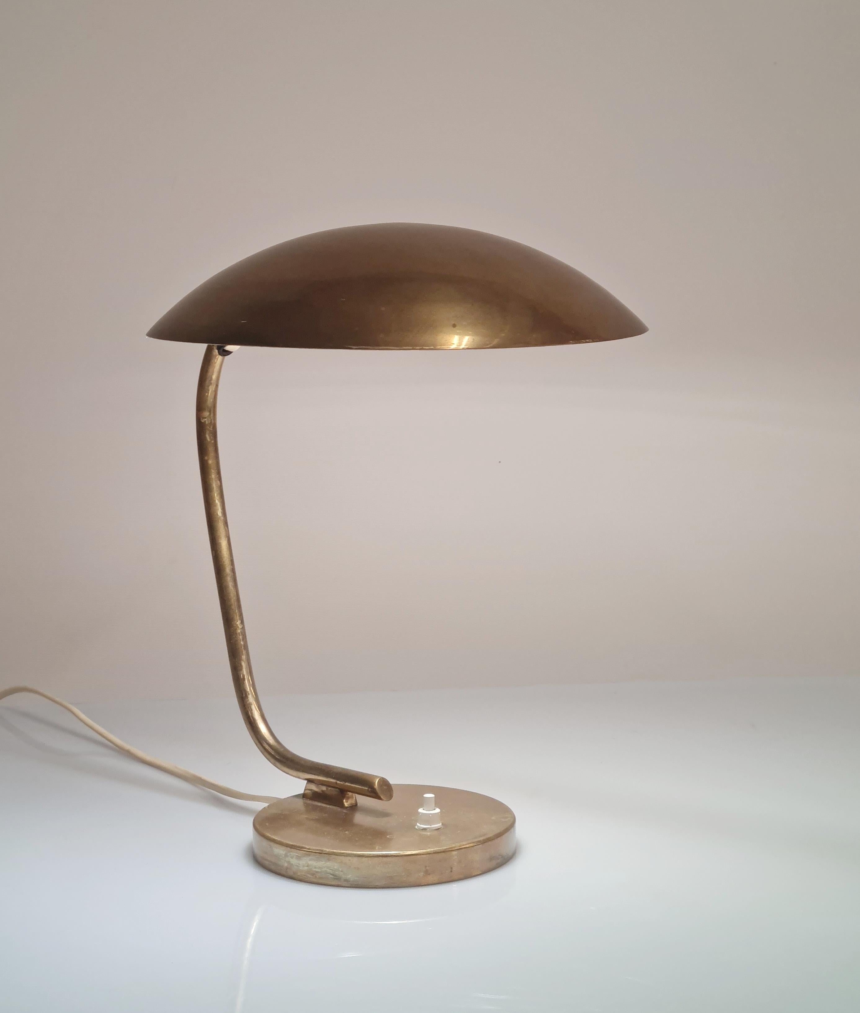 Finnish A Vintage Table Lamp in Full Brass Model EV 61 for Itsu For Sale