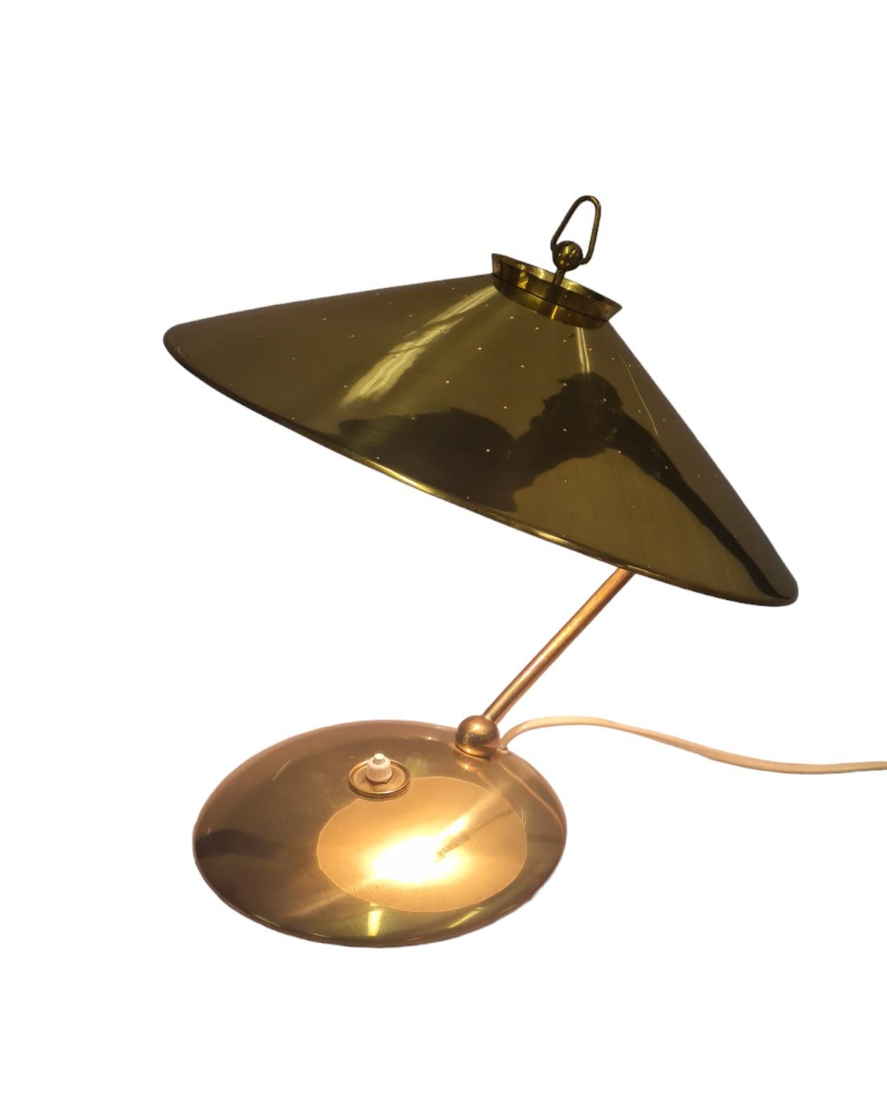 A Vintage Table Lamp in Full Brass Model EV 65 for Itsu For Sale 4