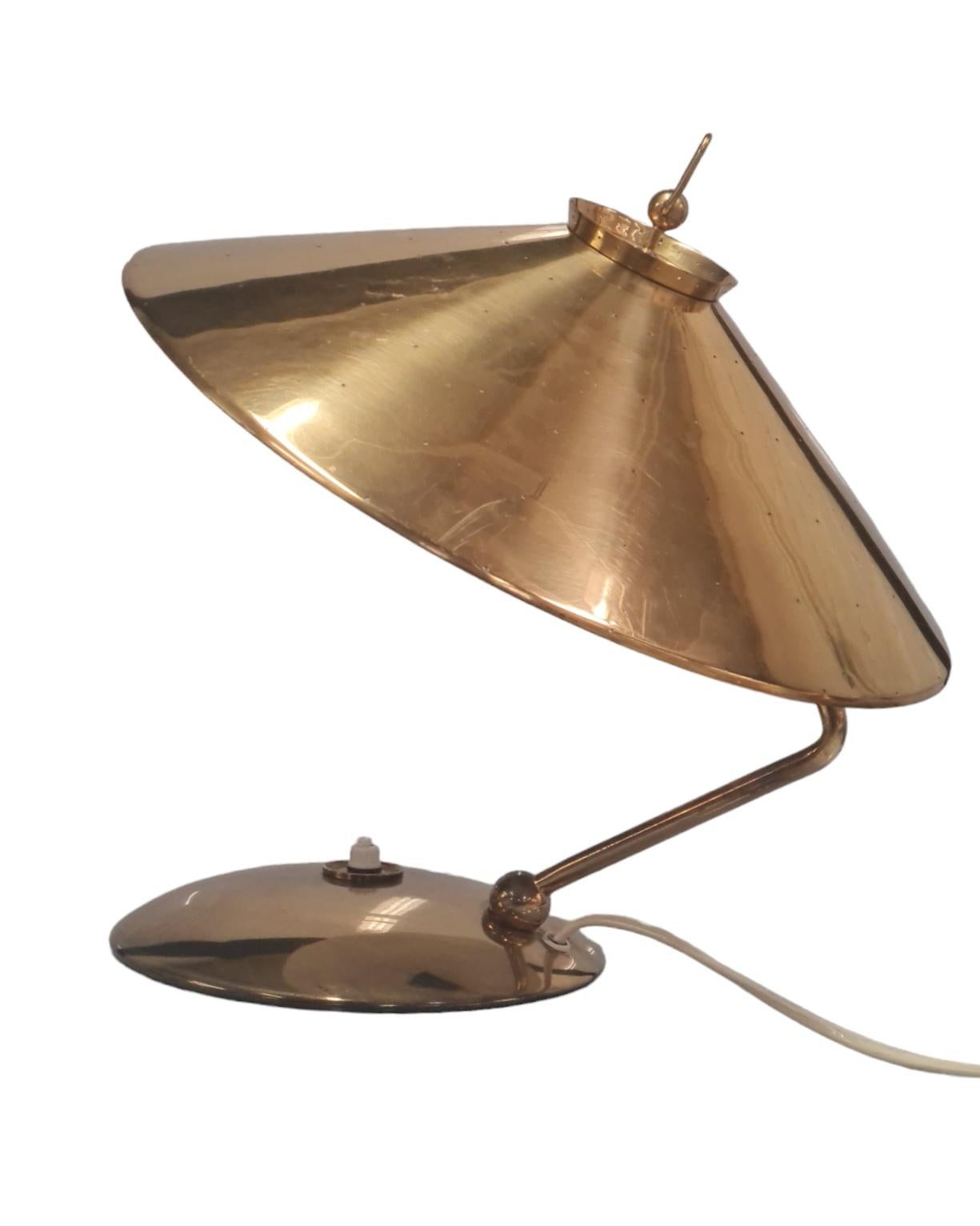 A Vintage Table Lamp in Full Brass Model EV 65 for Itsu For Sale 3