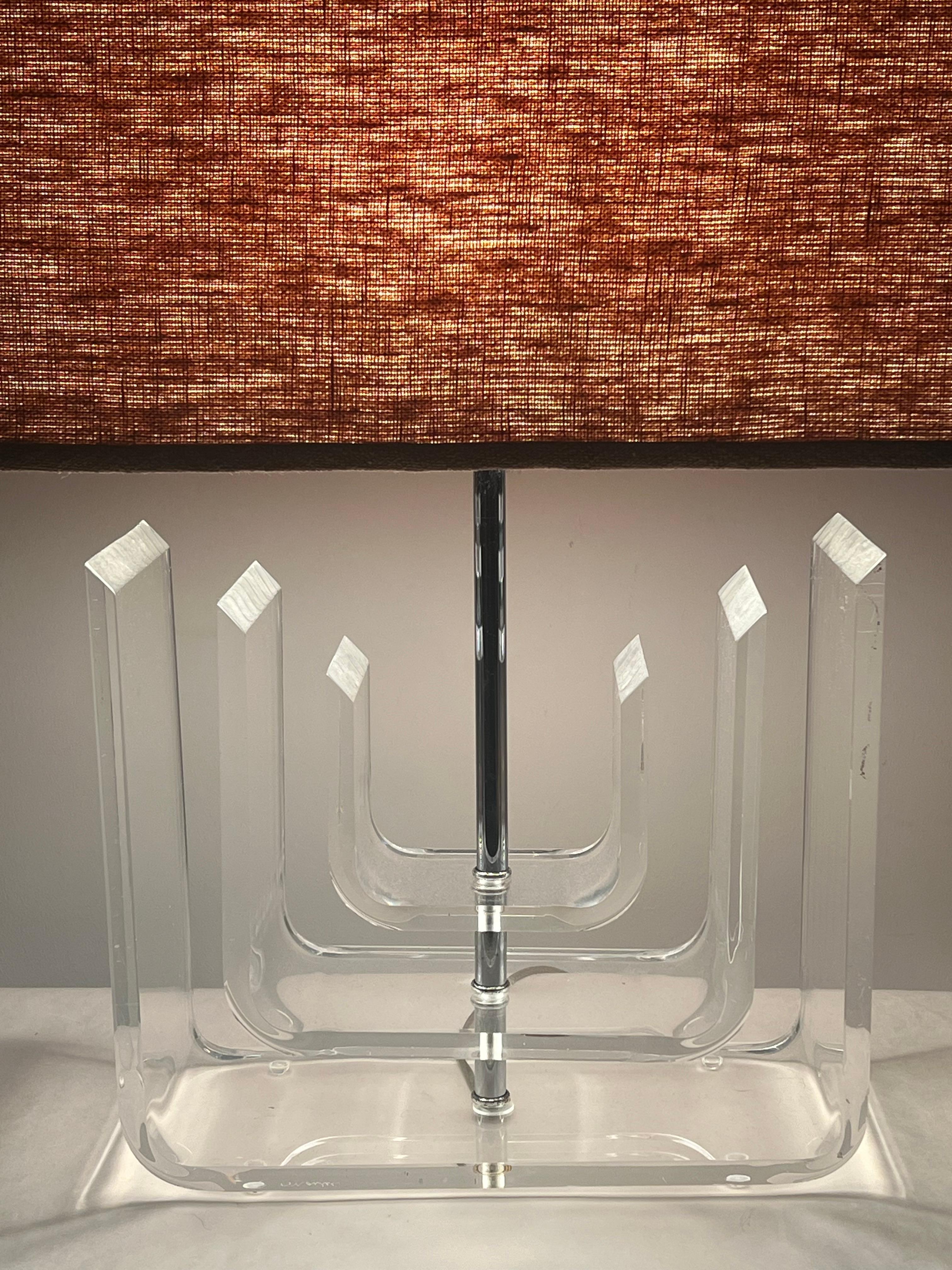Mid-Century Modern Lampe de table en lucite par Marlee Ca' 1970 en vente
