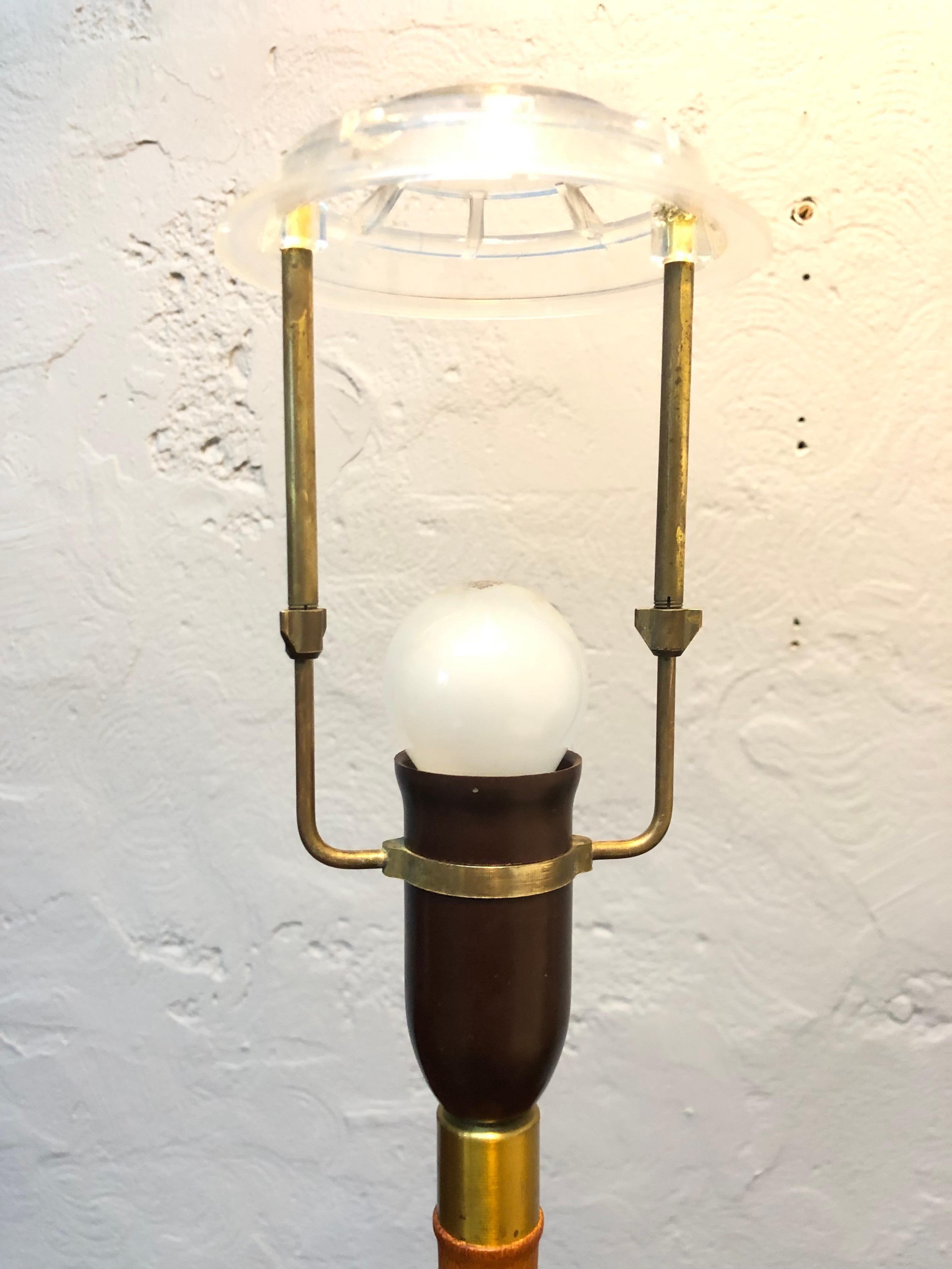 Lampe de table vintage en teck d'Esben Klint pour Le Klint des années 1940 en vente 3