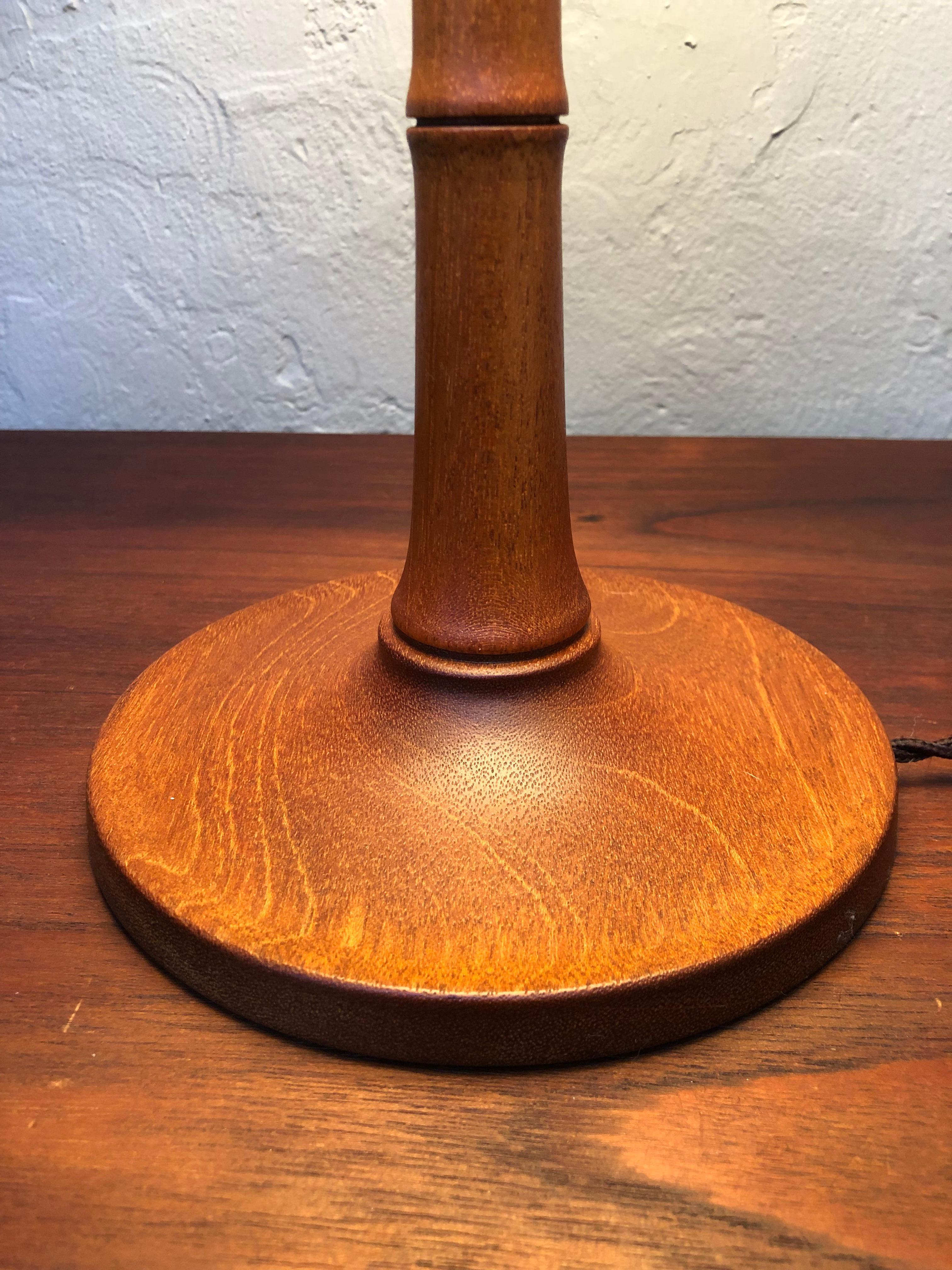Danois Lampe de table vintage en teck d'Esben Klint pour Le Klint des années 1940 en vente