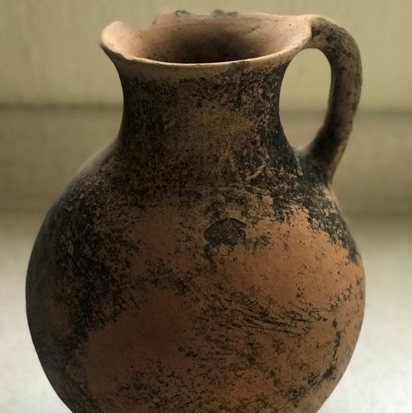 Angeles is a rare vintage terracotta vessel (pot) rescued from an hacienda in the region of San Luis Potosi, Mexico. The mix of tones and aging of this piece makes for a great a decorative interior accessory. 

Angeles
San Luis Potosi,