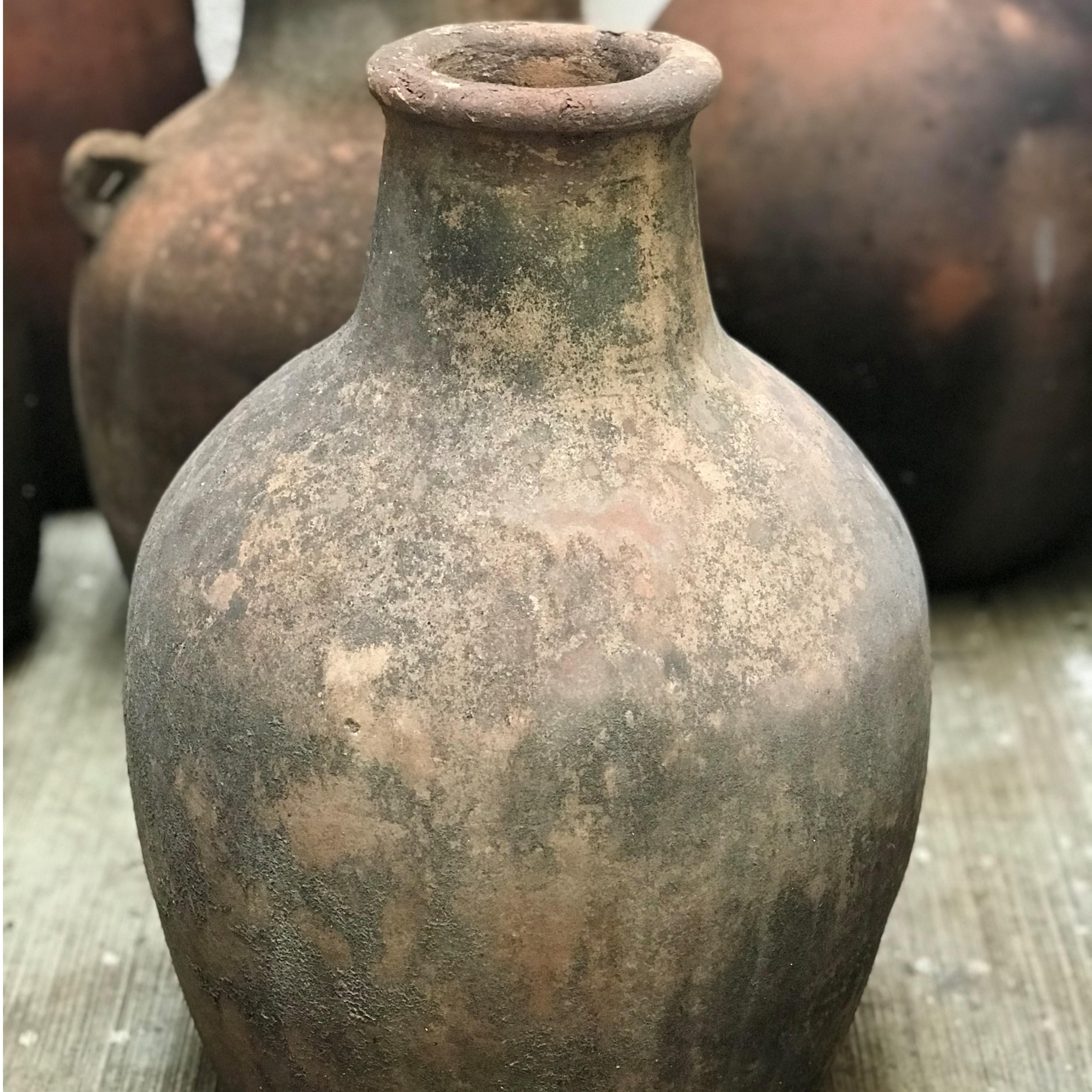 Victoriano is a vintage terracotta vessel rescued from an hacienda in the region of Jalisco, Mexico. The dark tones and aging of this piece makes for a great a garden piece or decorative interior accessory. 

Victoriano
Jalisco, Mexico
circa