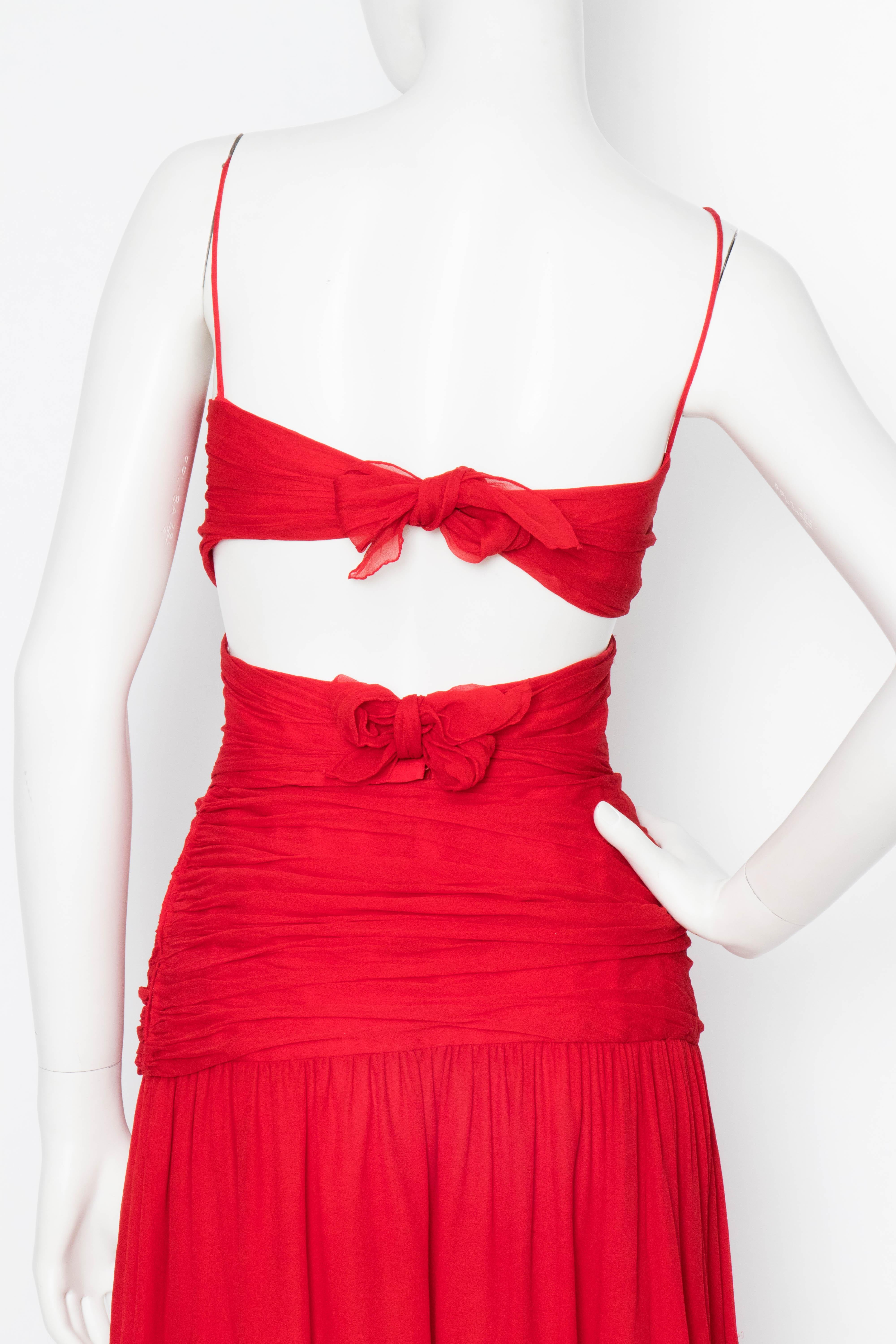 A Vintage Valentino Red Silk Organza Gown  für Damen oder Herren