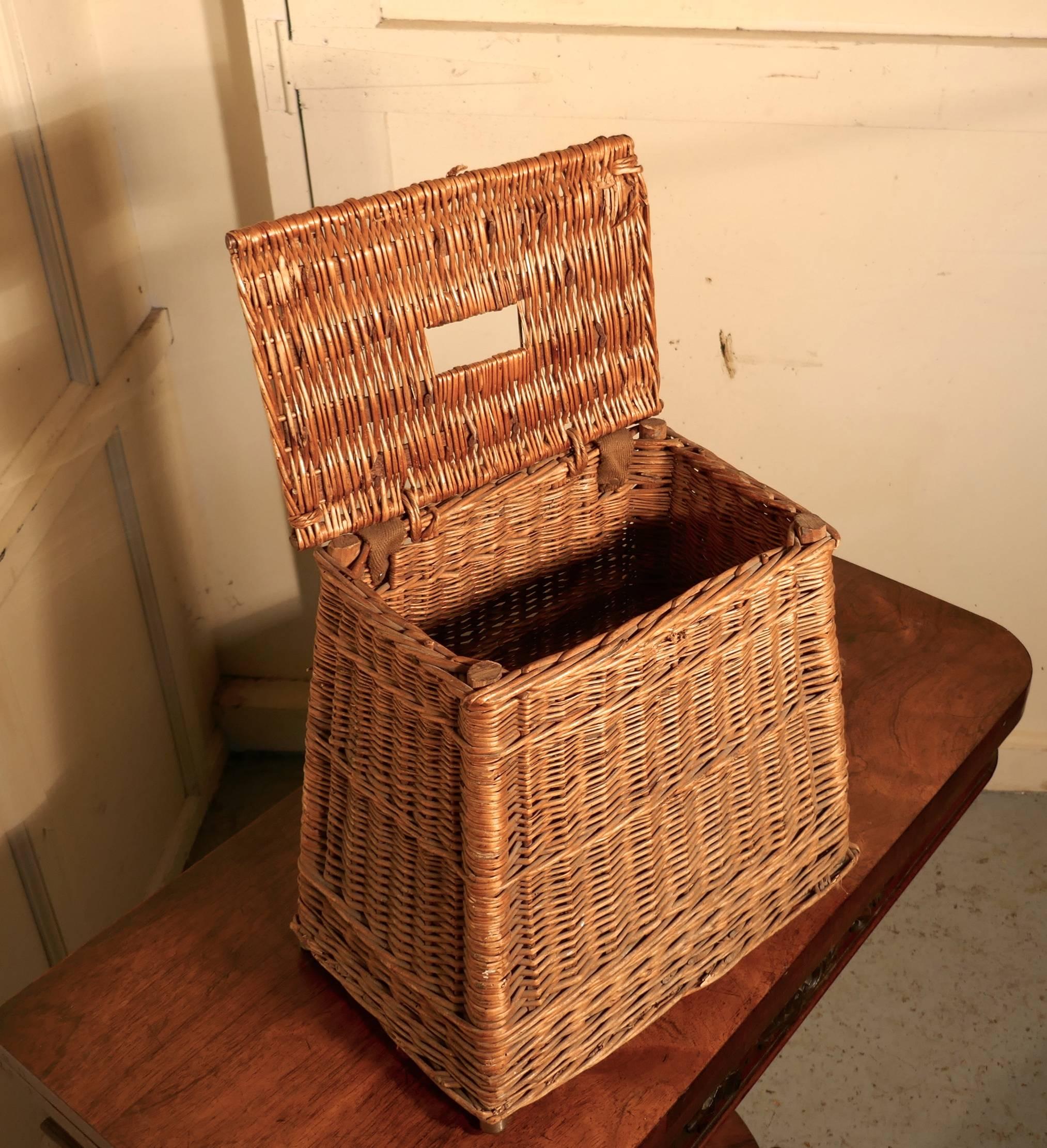 Vintage Victorian Wicker Fisherman''s Basket Creel (Viktorianisch) im Angebot