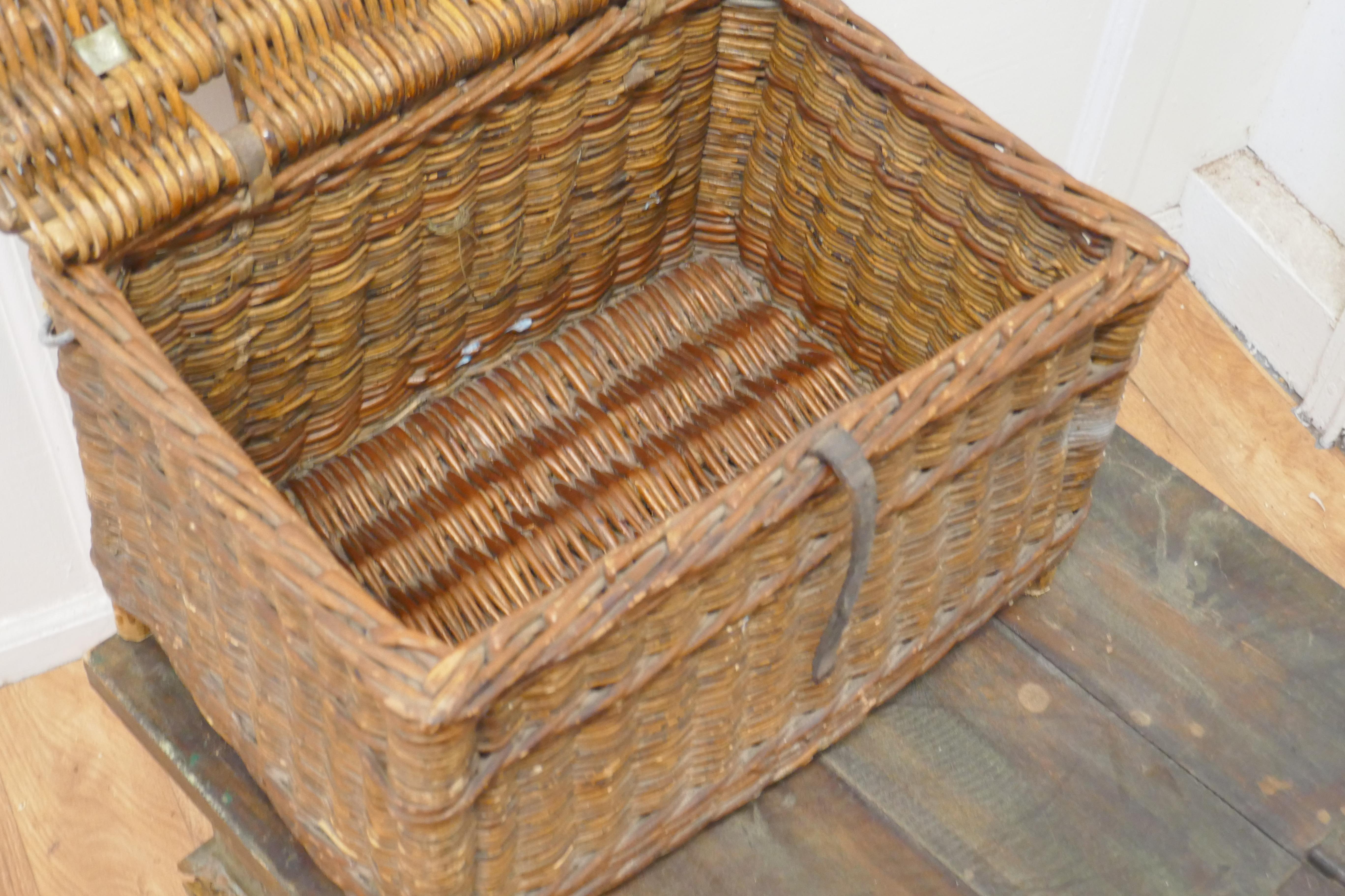 19th Century Vintage Victorian Wicker Fishing Creel For Sale