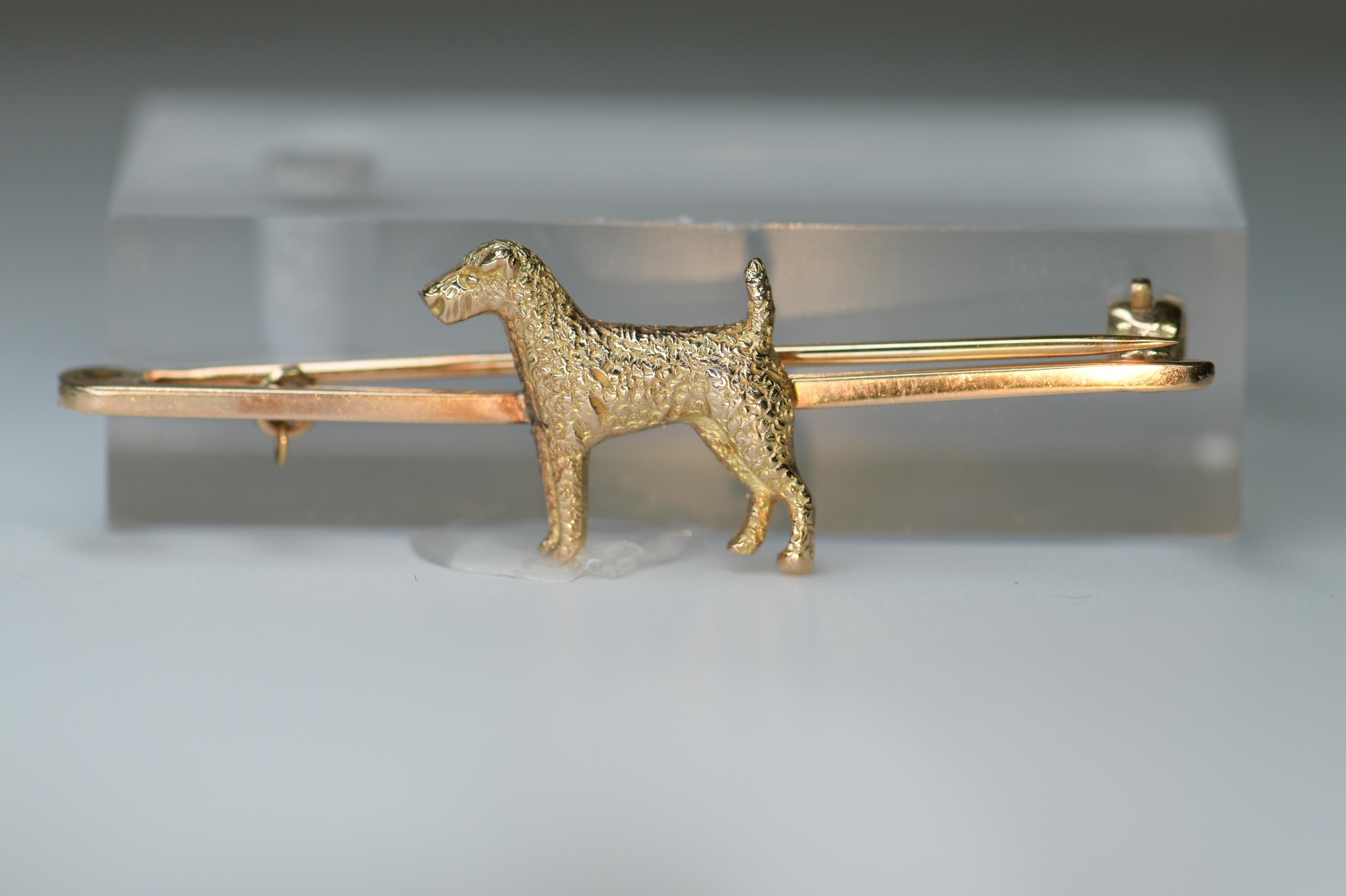 What a super little thing this is!
A fabulous little brooch modeled as Airedale Terrier motif.
It is just fabulous quality and is in 9K gold.
It fastens with a hinged pin and C clasp and there is a 9ct mark on the backside of the