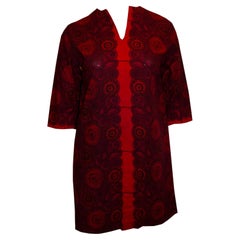 Un vestito vintage, Just Right , Helsinki, in cotone con stampa rossa