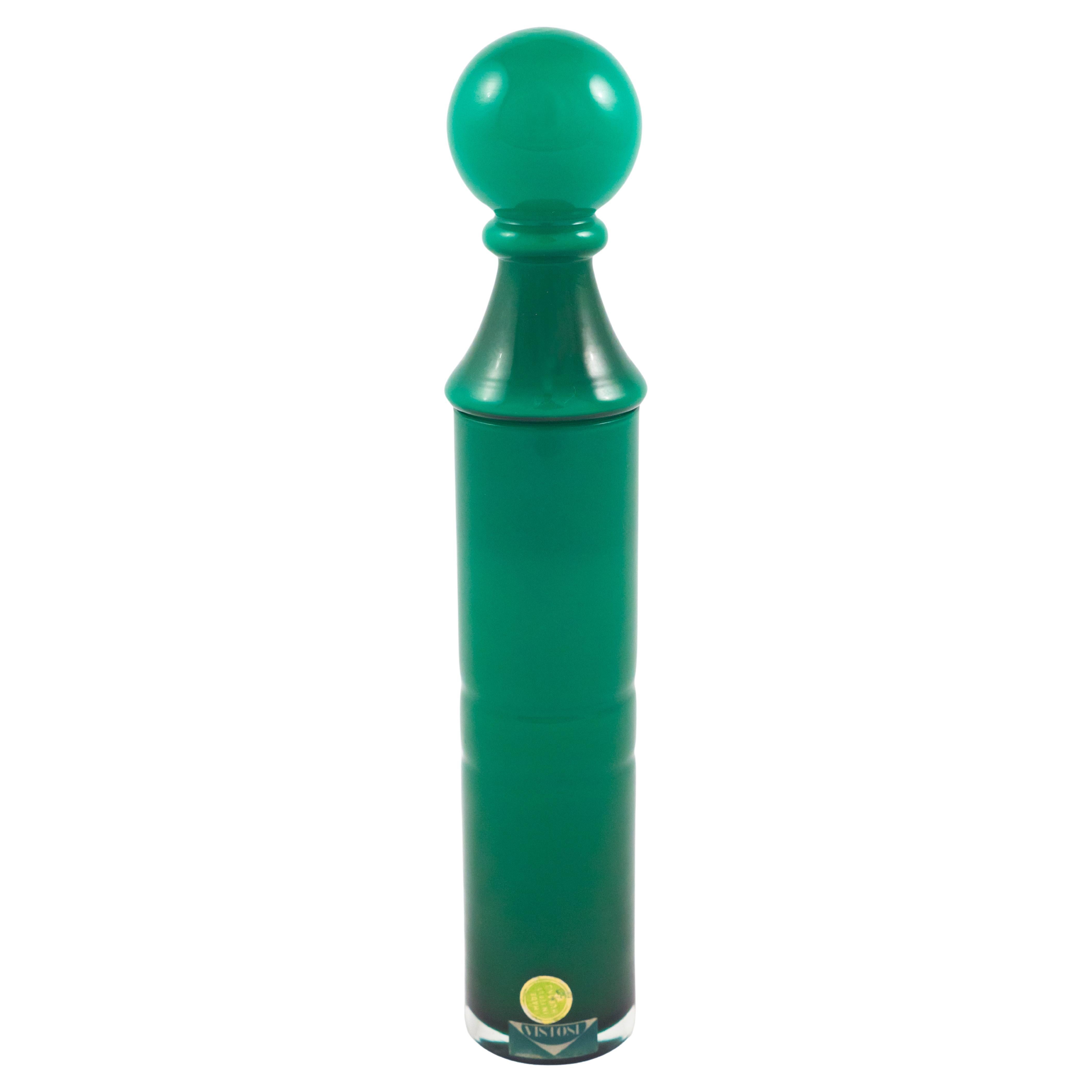 Un decanter decorativo in vetro Visosi con tappo. in vendita